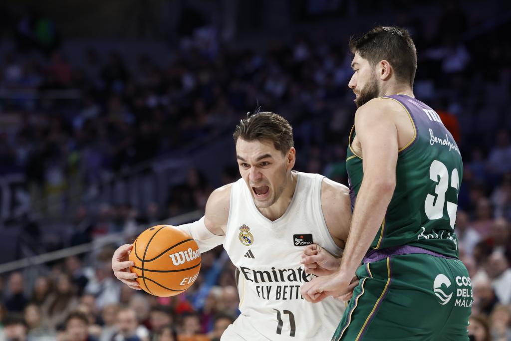 Hezonja ante Tillie.