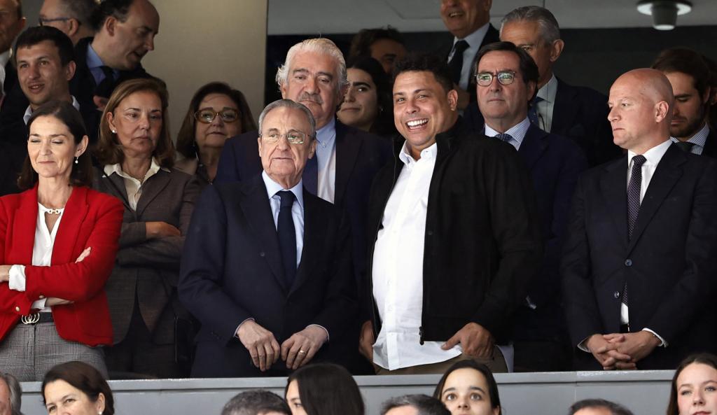Florentino Pérez y Ronaldo Nazario, en el palco