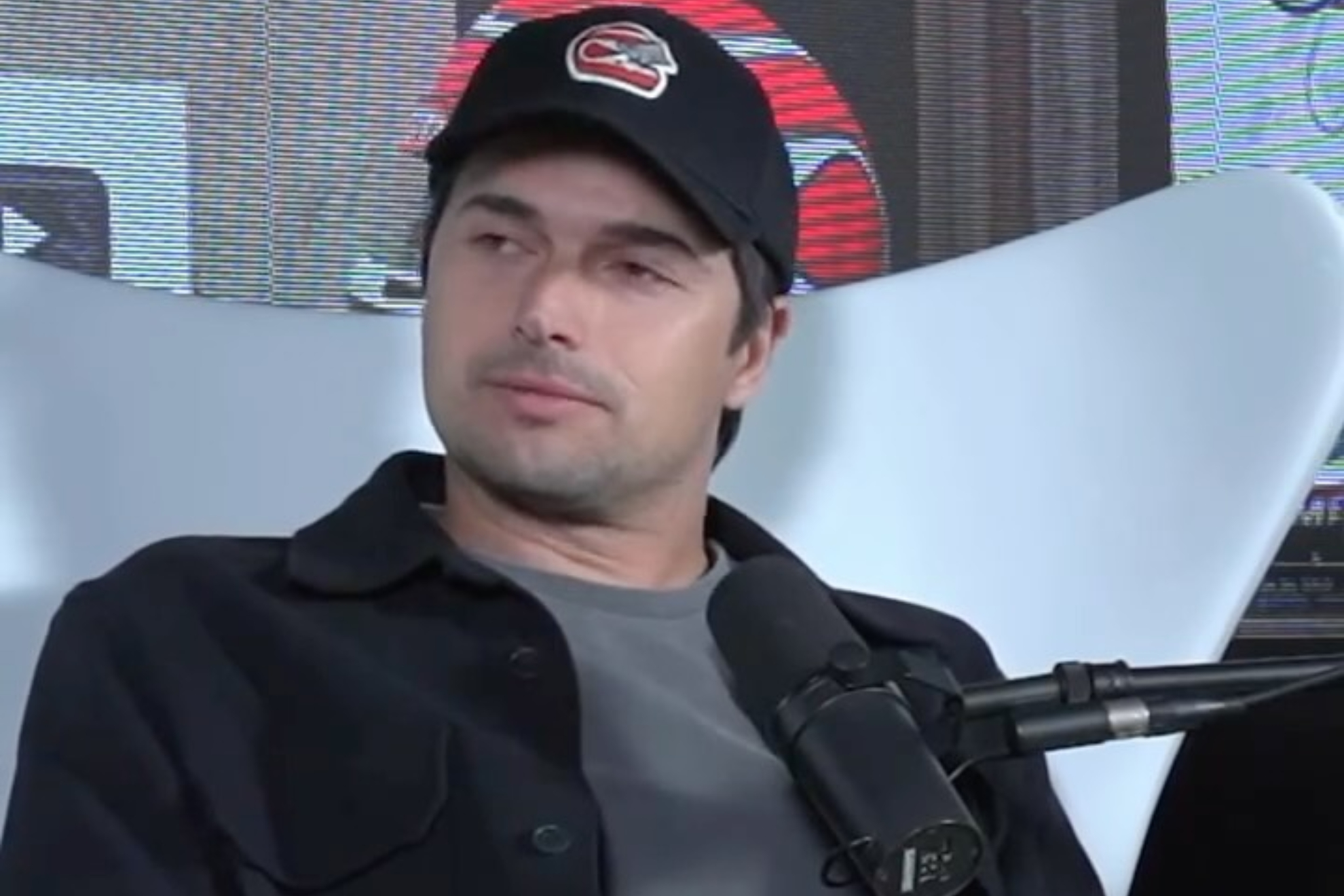 Nelson Piquet Jr., durante la transmisión del podcast 'Pelas Pistas'.
