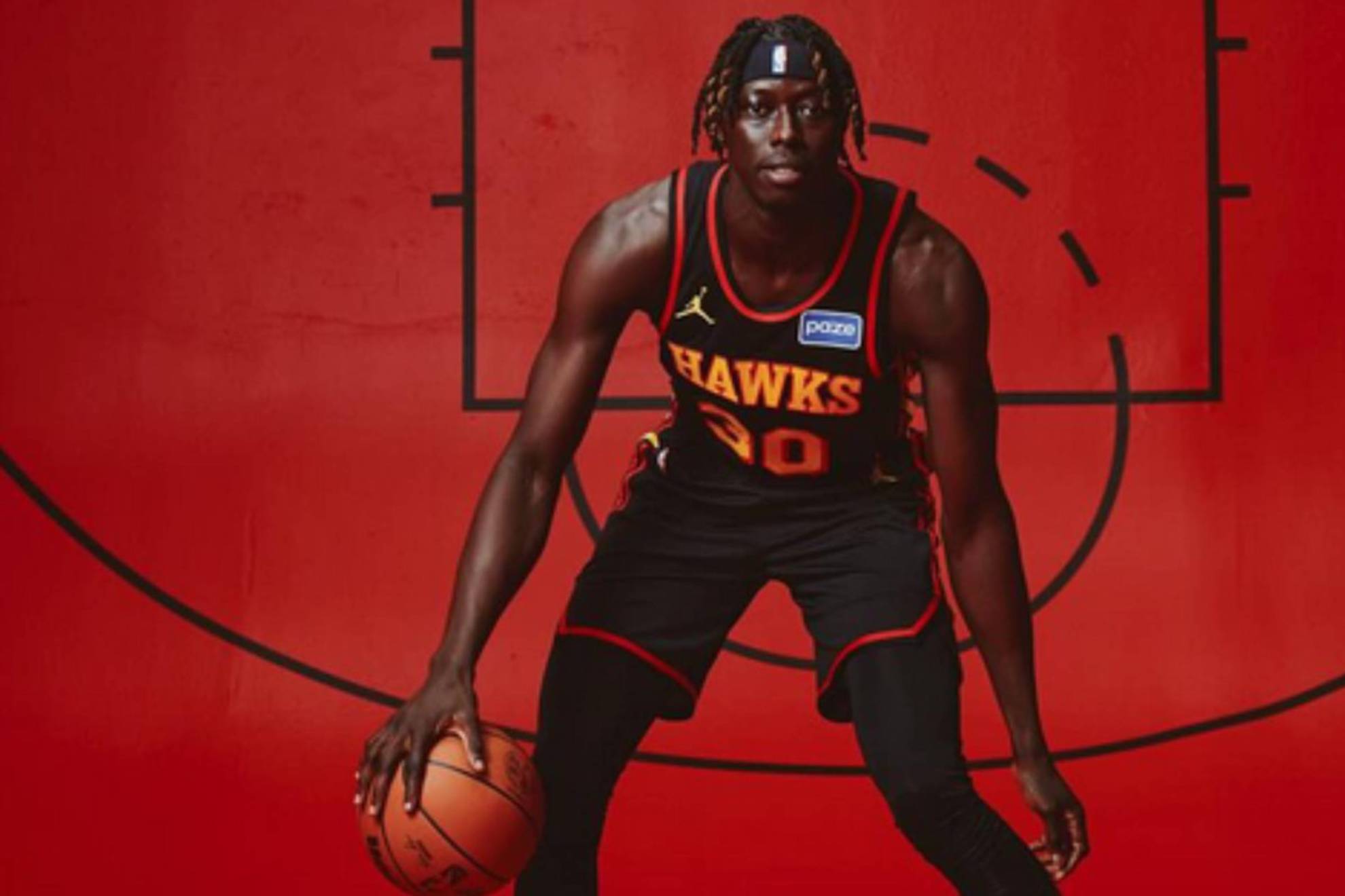 Eli John Ndiaye, en la sesión oficial de fotos de los Hawks.