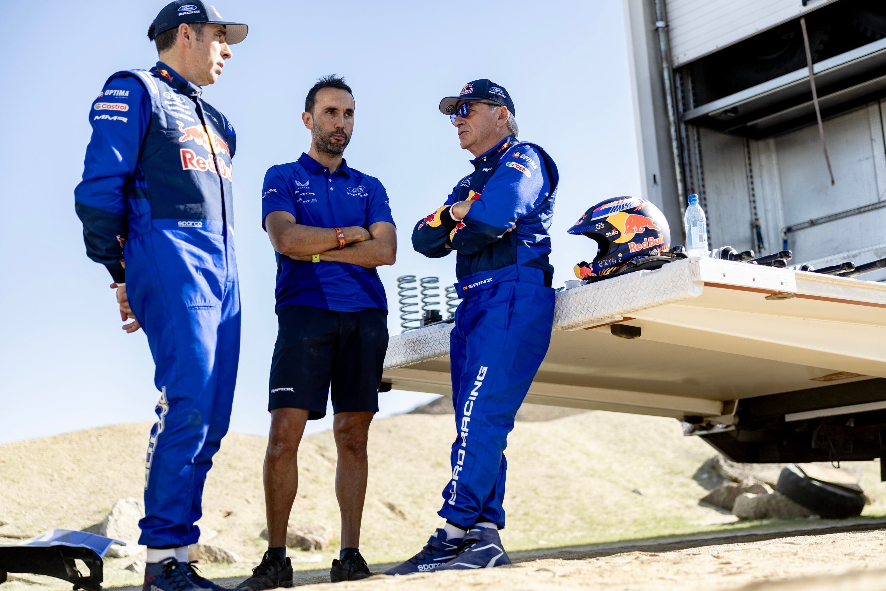 Sainz y Nani Roma, elegidos por Ford para el Dakar 2026 en busca del título de marcas