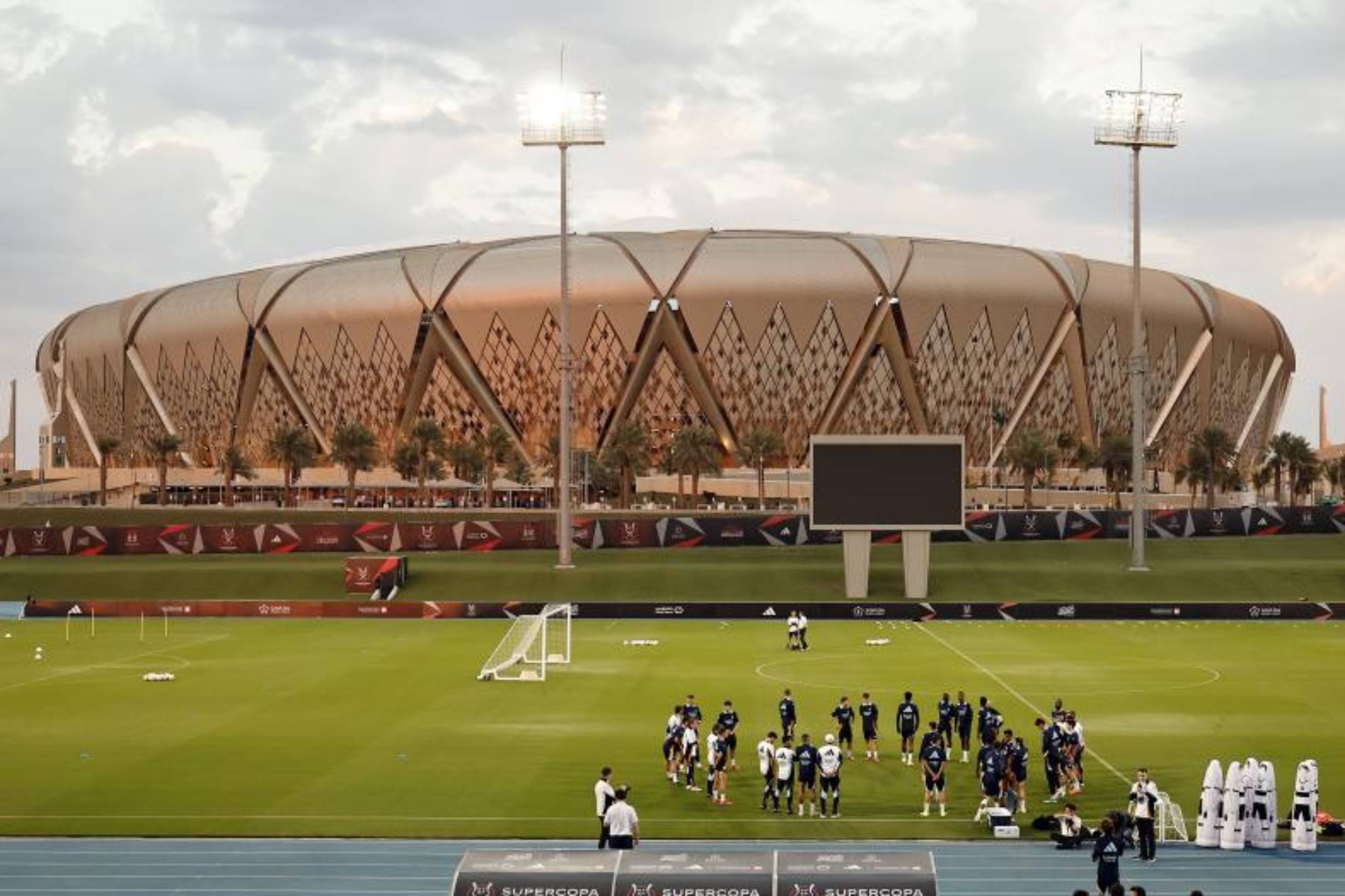 Experto cuestiona la Supercopa española organizada por Rubiales y Piqué