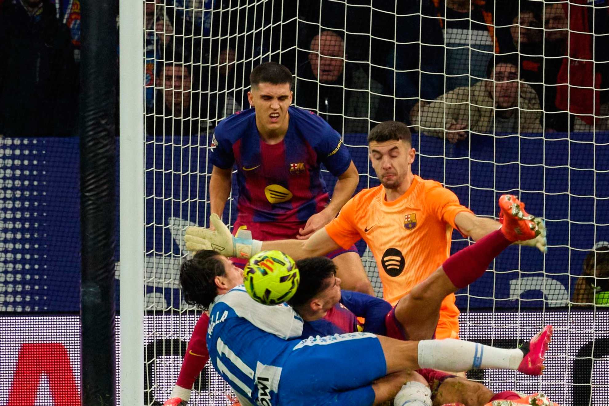 Joan García's Espanyol derby shove: Was Mateu Lahoz right about the rules? - Espanyol news