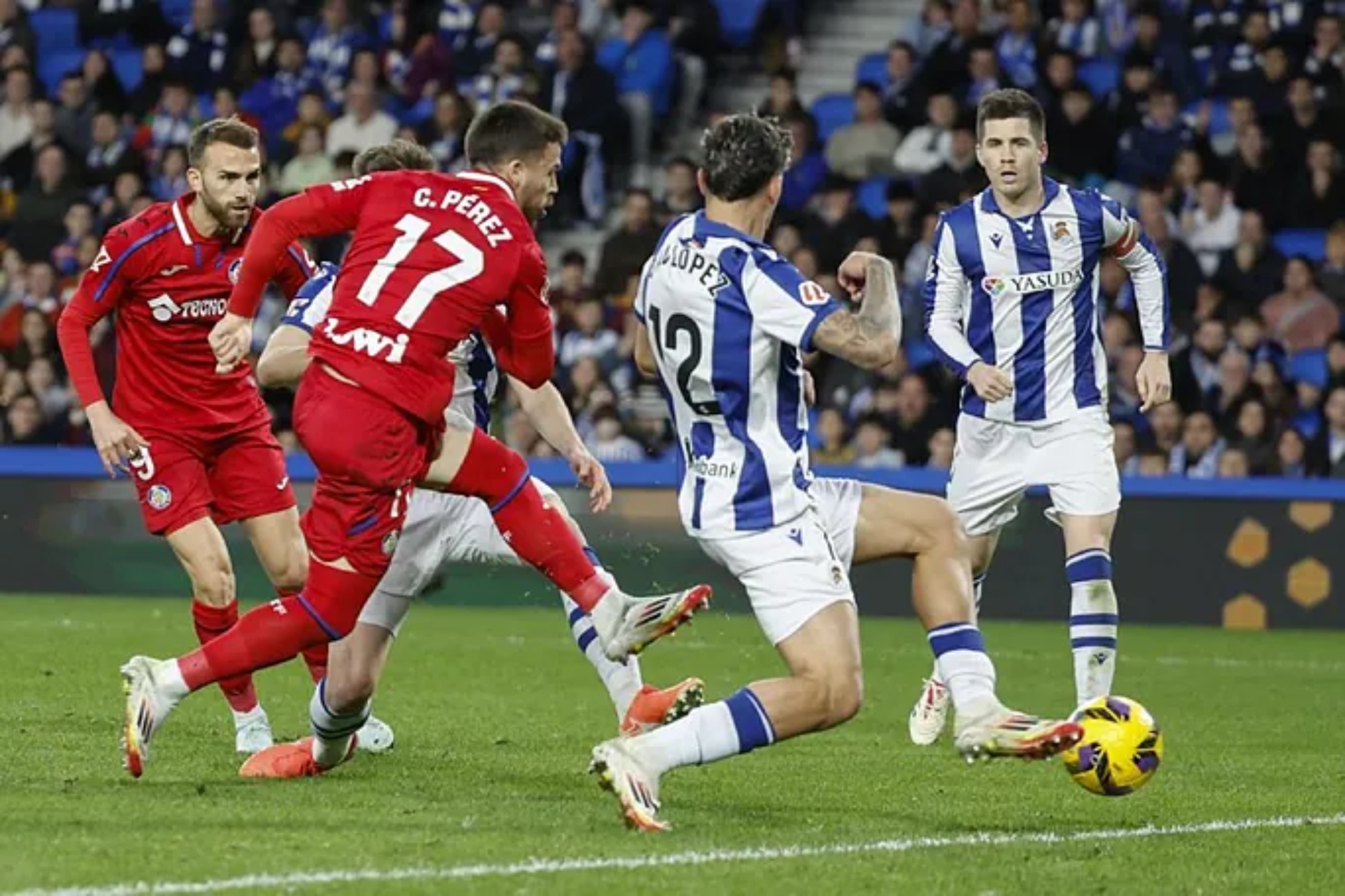 Carles Pérez marcó así uno de los dos goles que hizo en Anoeta para el Getafe.