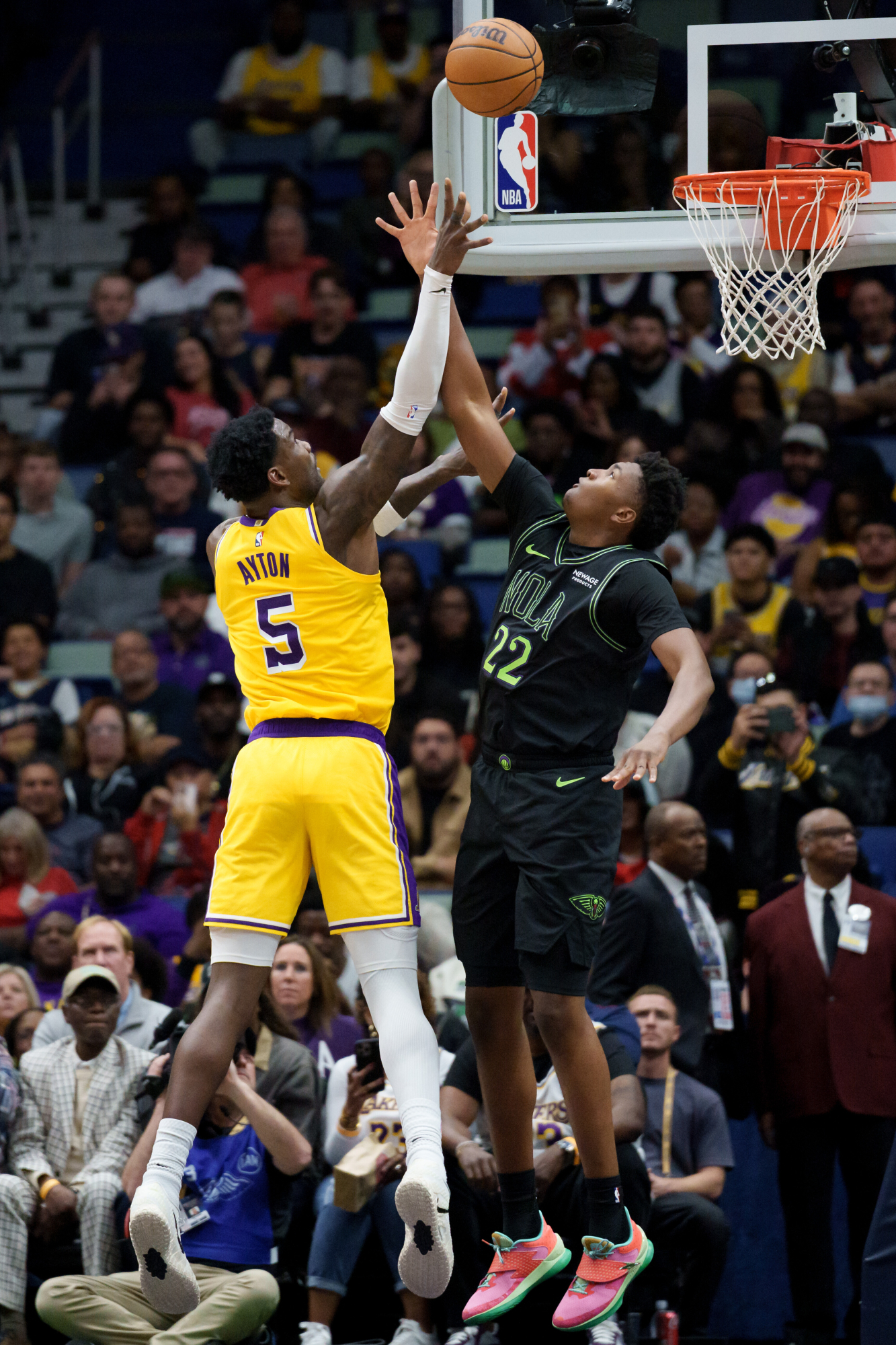 Doncic and LeBron both score 60 and more than half of the Lakers' points to win
