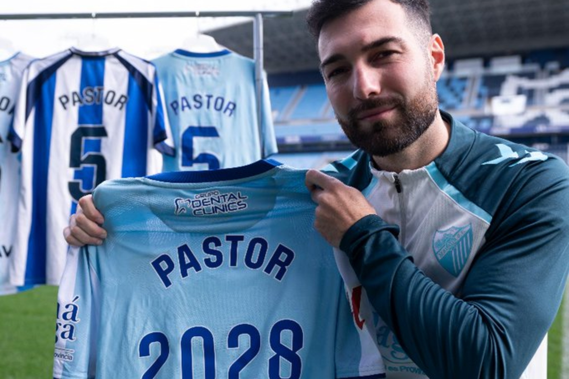 Málaga renueva a Pastor hasta 2028 tras grave lesión