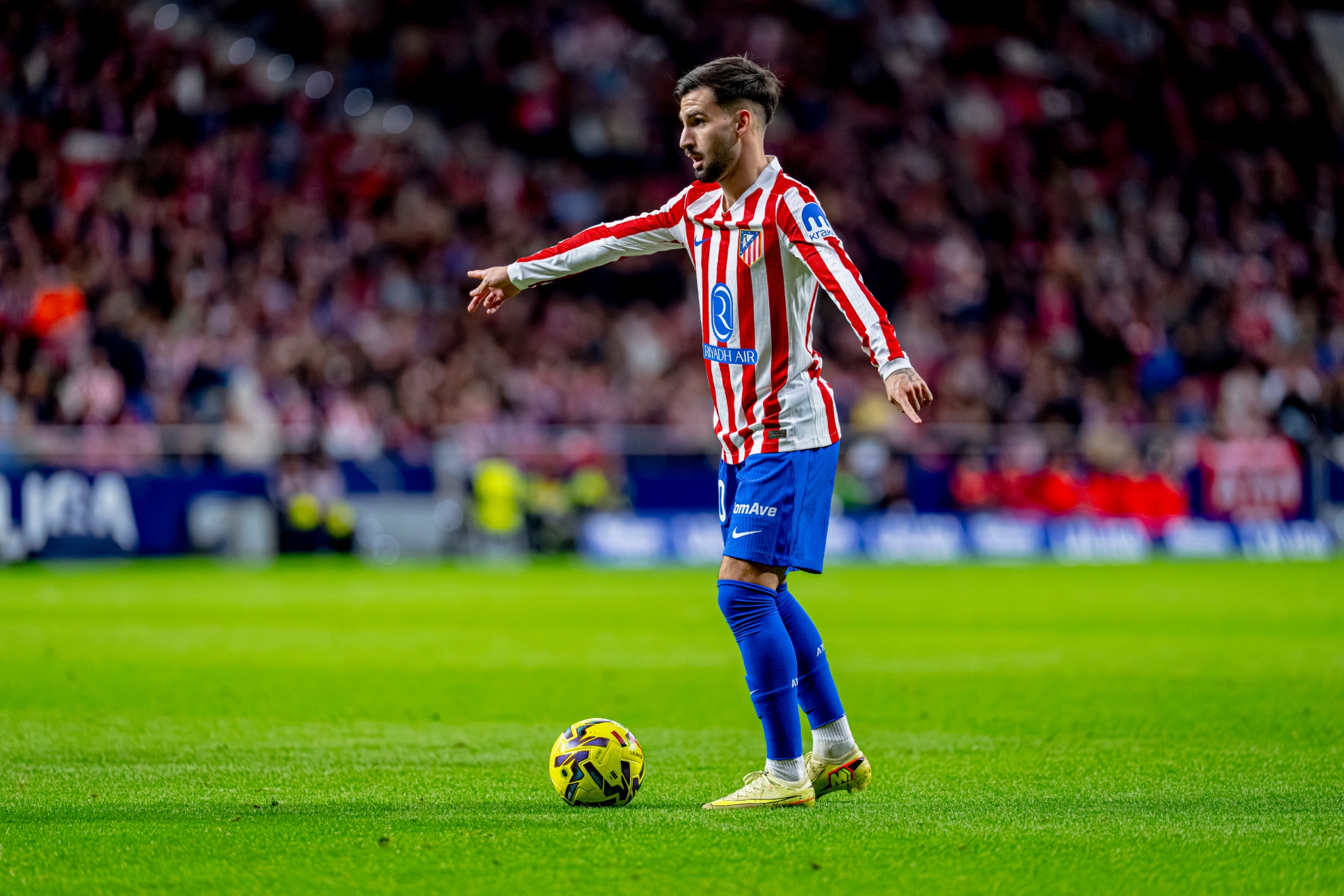 Álex Baena, en un partido con el Atlético.