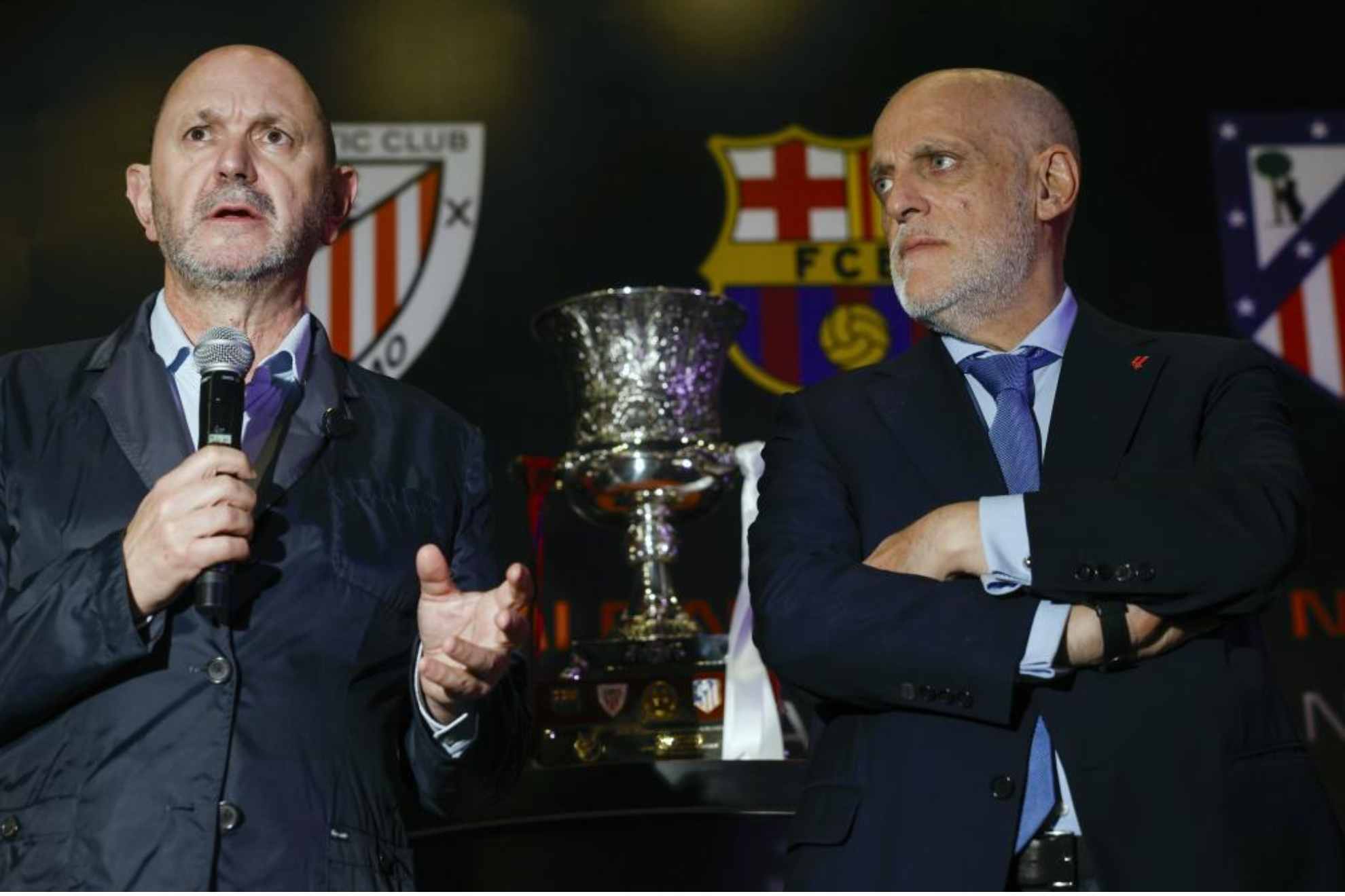 Rafael Louzán, junto a Javier Tebas en la Fan Zone de la Supercopa de España.