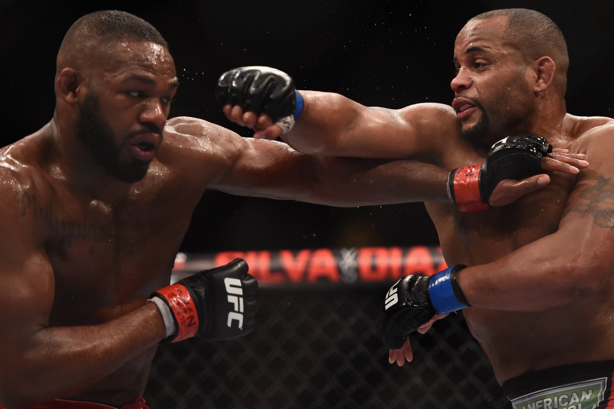 Jon Jones vs Cormier: Vuelve una de las mayores rivalidades de la historia de la UFC... ¡pero ahora en Rusia!