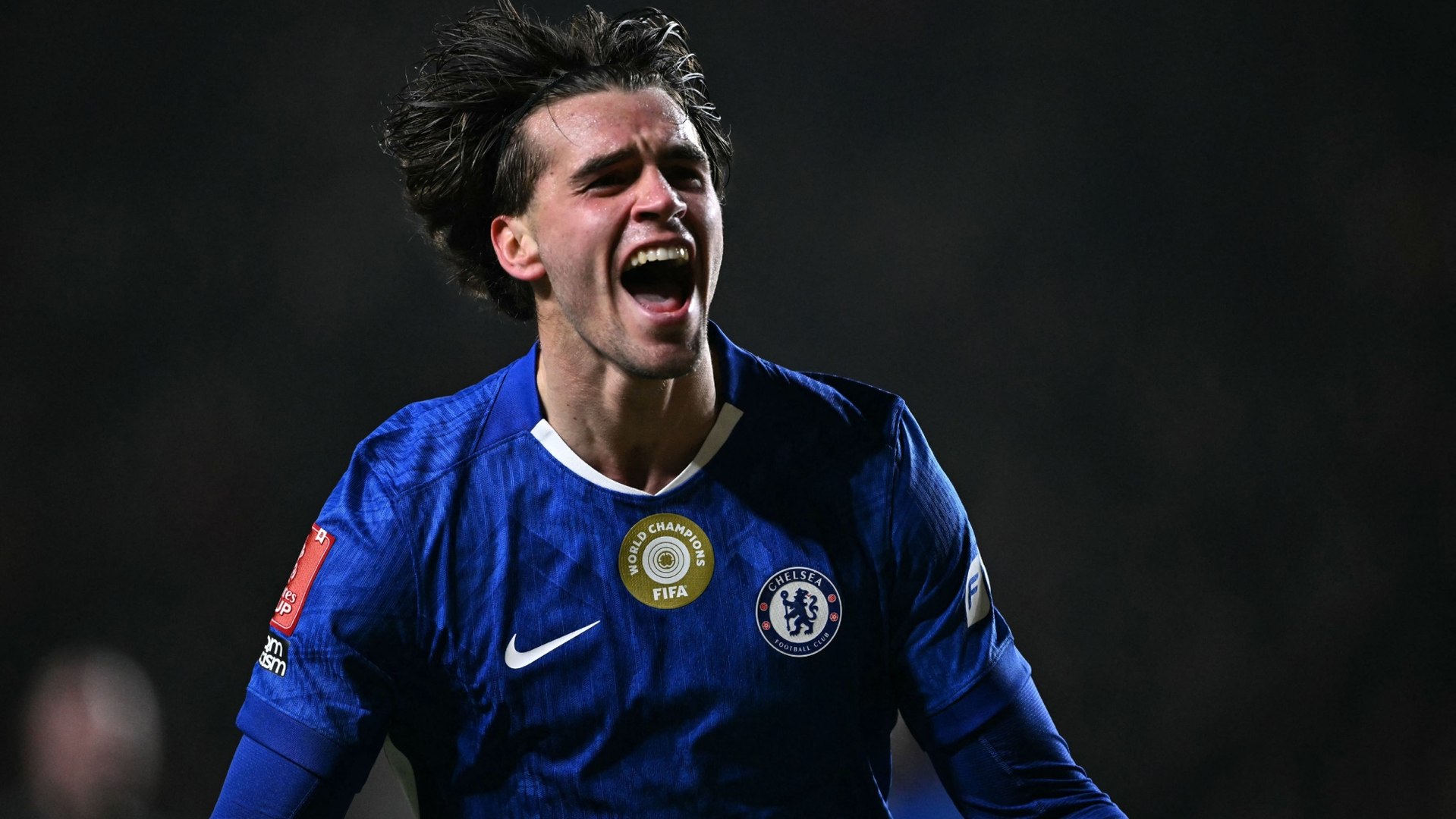 Marc Guiu celebra su gol.
