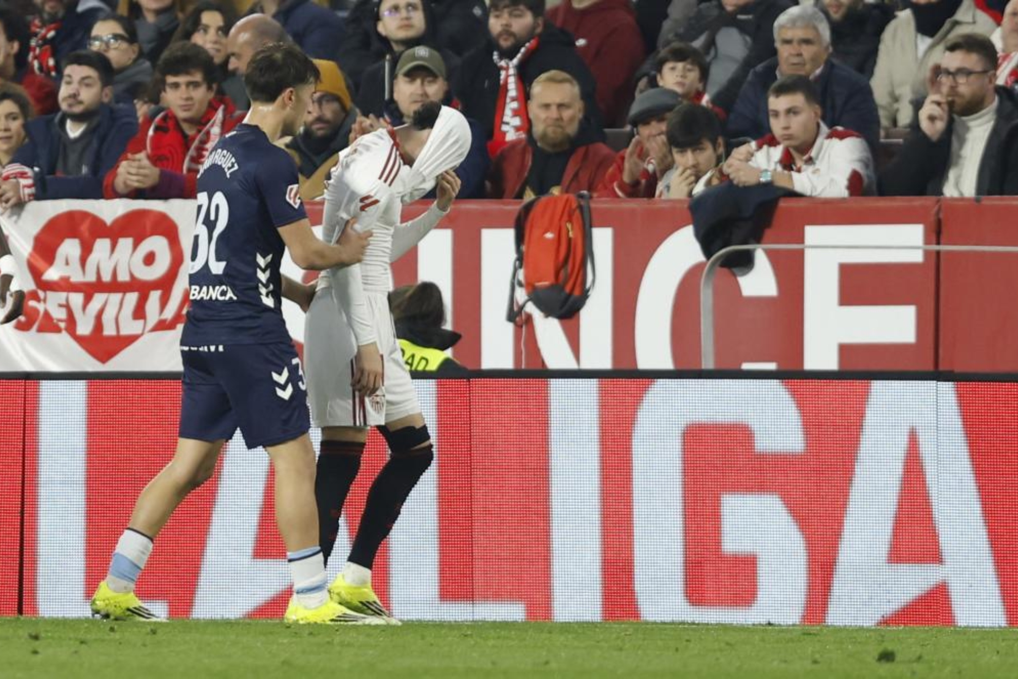 Vargas se retira lesionado en el encuentro ante el Celta.