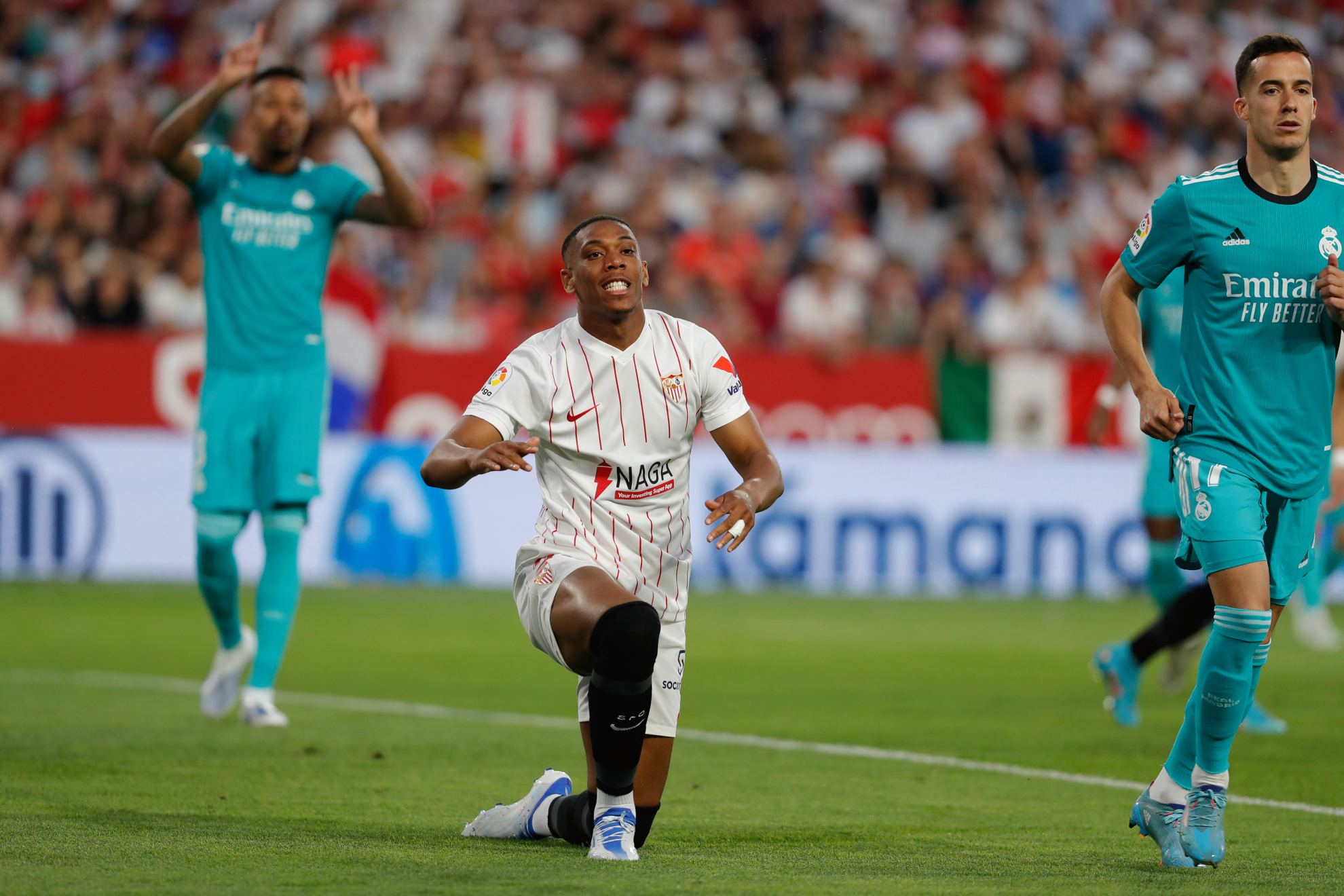 El ex jugador del Sevilla Martial durante un partido contra el Real Madrid