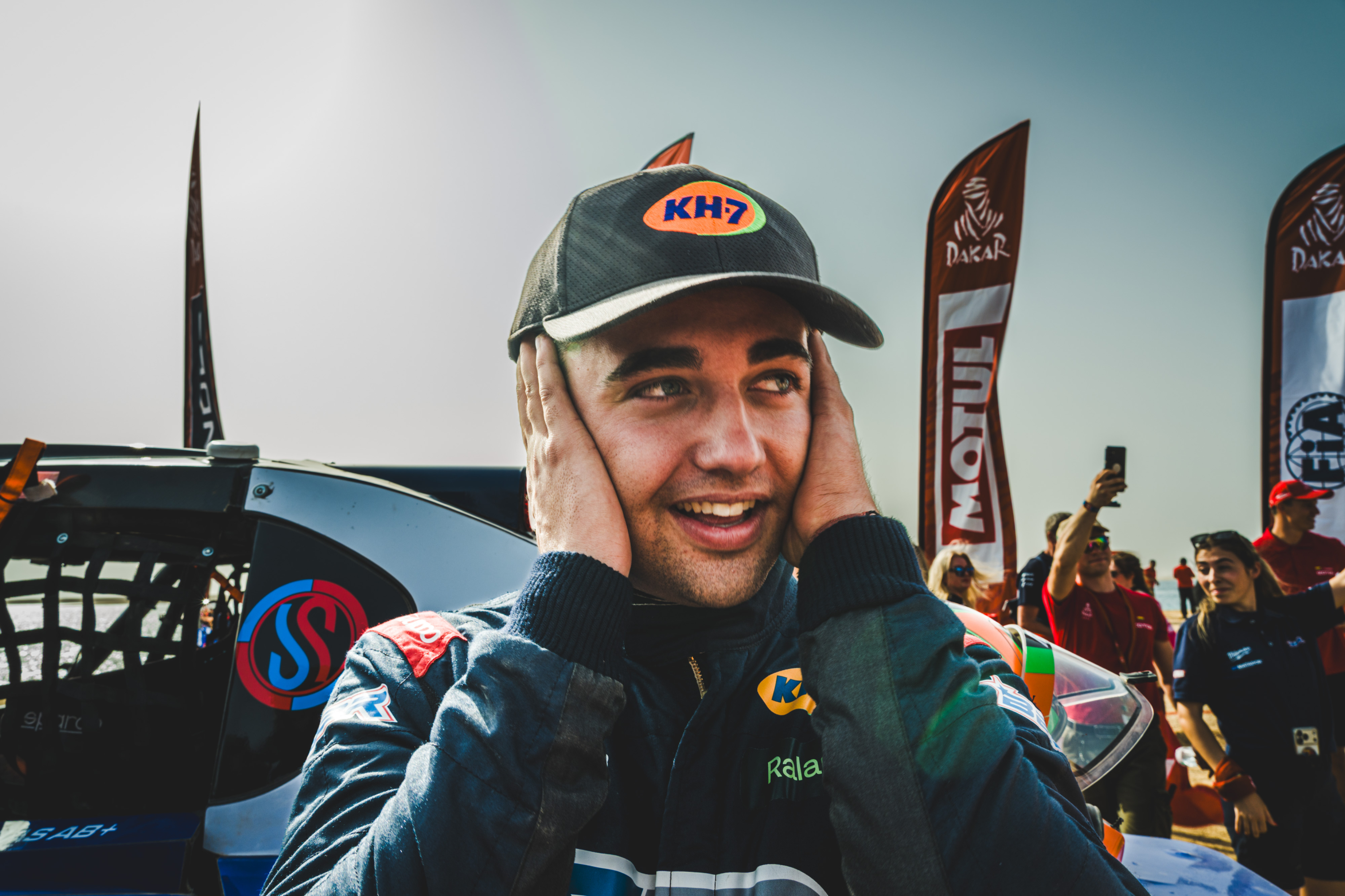 El piloto catalán se dejó llevar por las emociones en la celebración del triunfo.