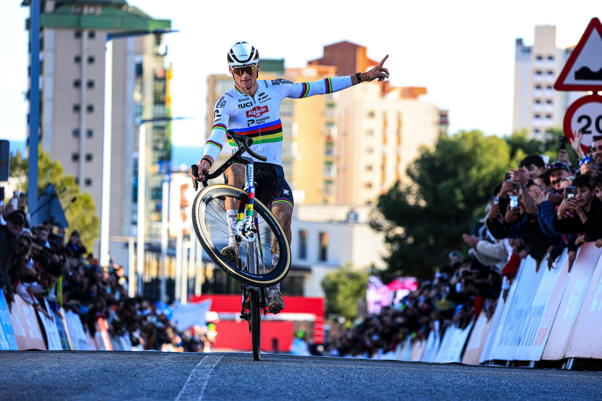 Van der Poel, celebrando el triunfo.