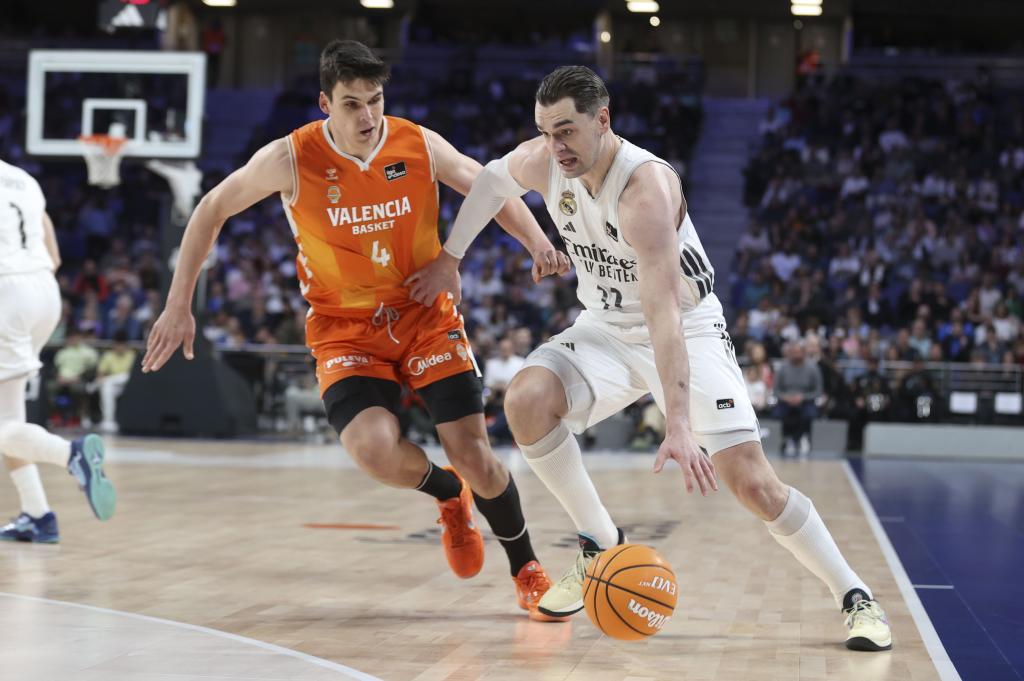 Mario Hezonja against Jaime Pradilla.