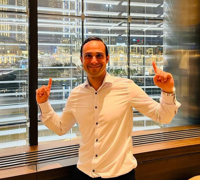 La nueva vida de Alexander Nouri: fue el técnico de moda de la Bundesliga y ahora trabaja en dos McDonald's