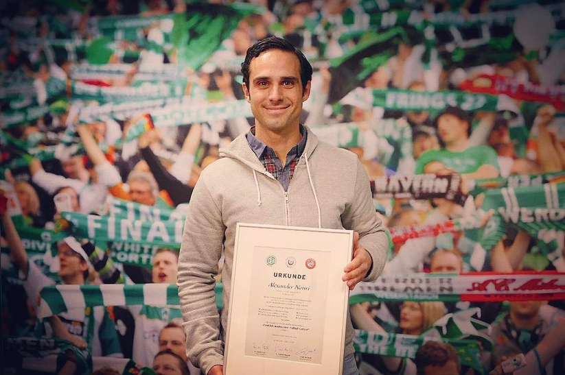 La nueva vida de Alexander Nouri: fue el técnico de moda de la Bundesliga y ahora trabaja en dos McDonald's