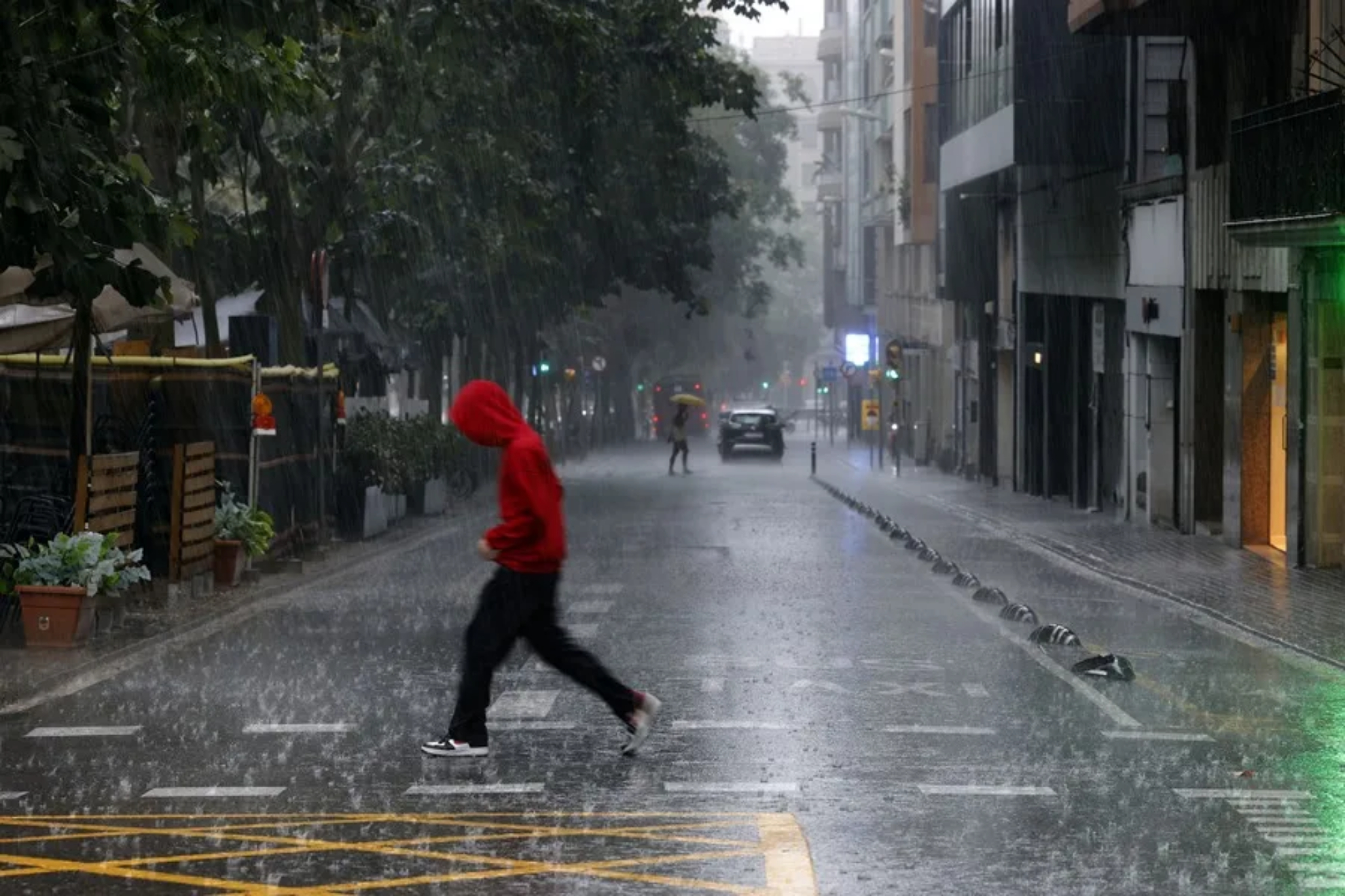 Piden a los vecinos de Girona subirse a la planta de arriba de sus casas por las inundaciones