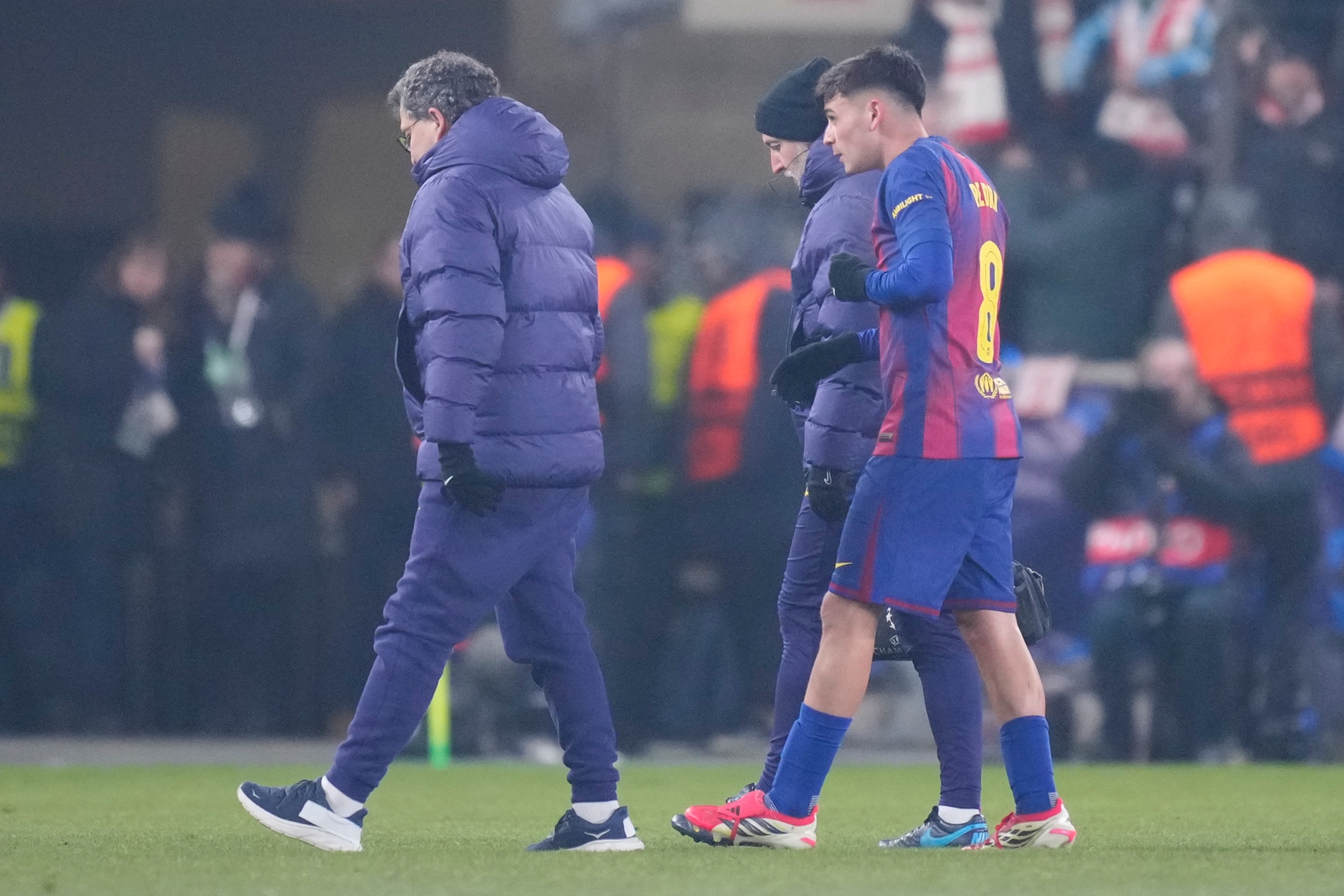 Momento en el que Pedri sale lesionado.