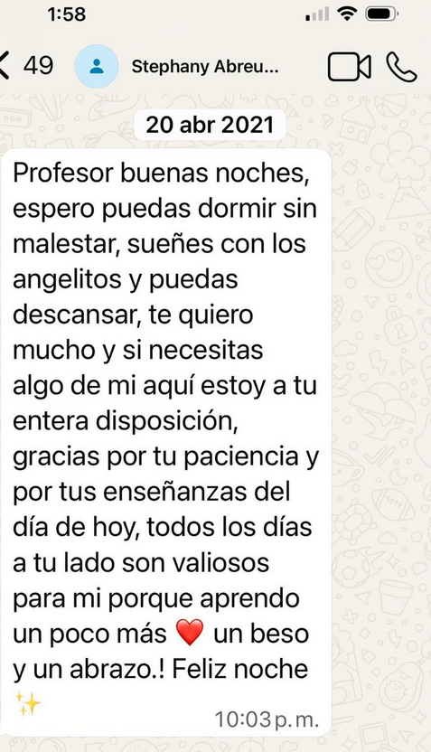 Julio Iglesias difunde mensajes privados de WhatsApp de las dos mujeres que le denuncian por agresión sexual: "Un beso, te veo en un rato"