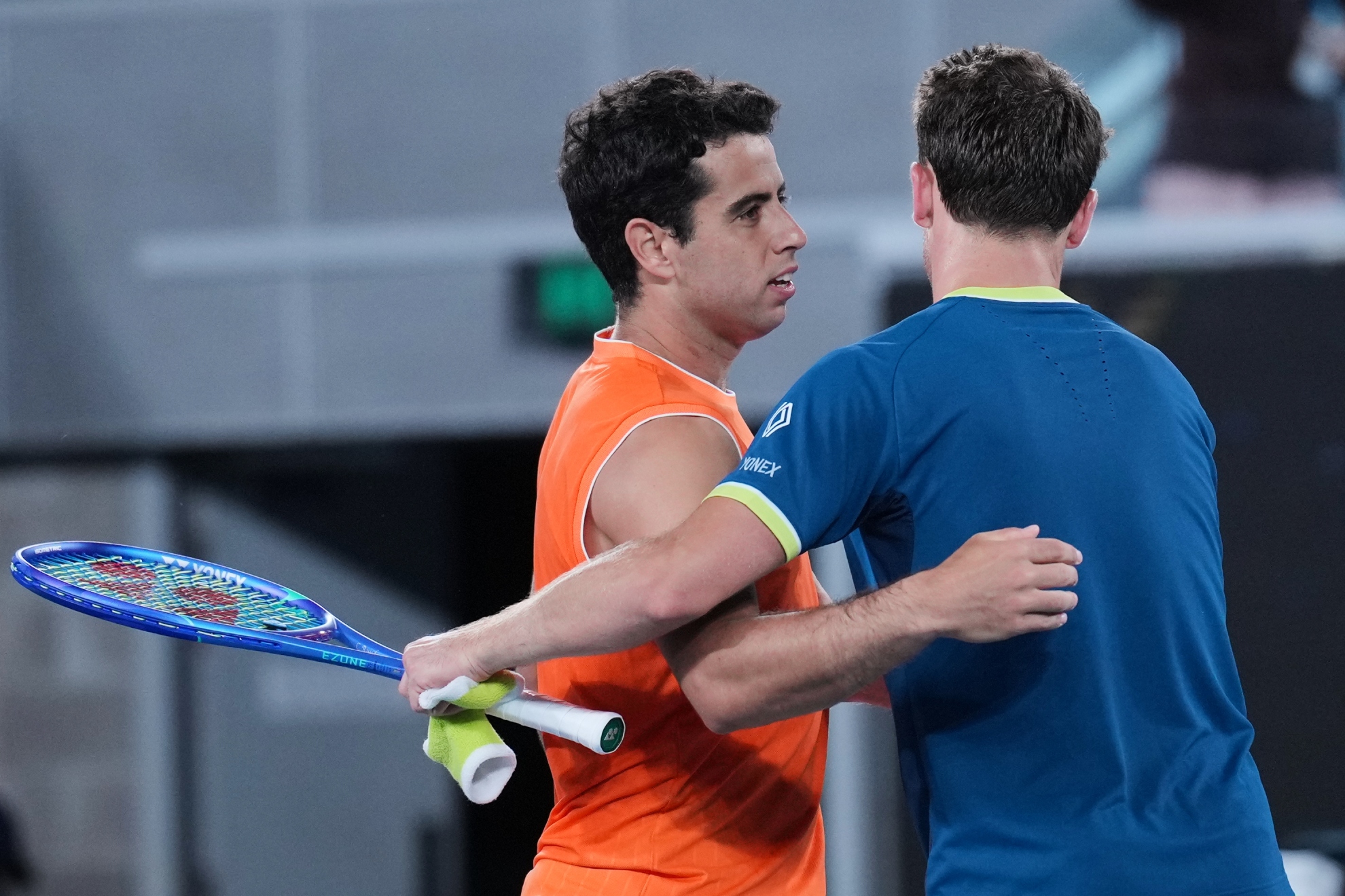 Munar se abraza con Ruud en la red.