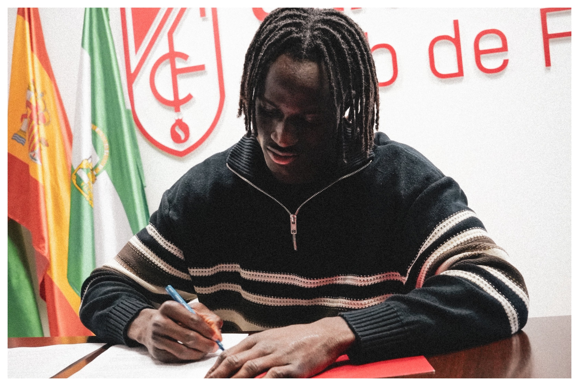 Baba Diocou firma su contrato con el conjunto nazarí