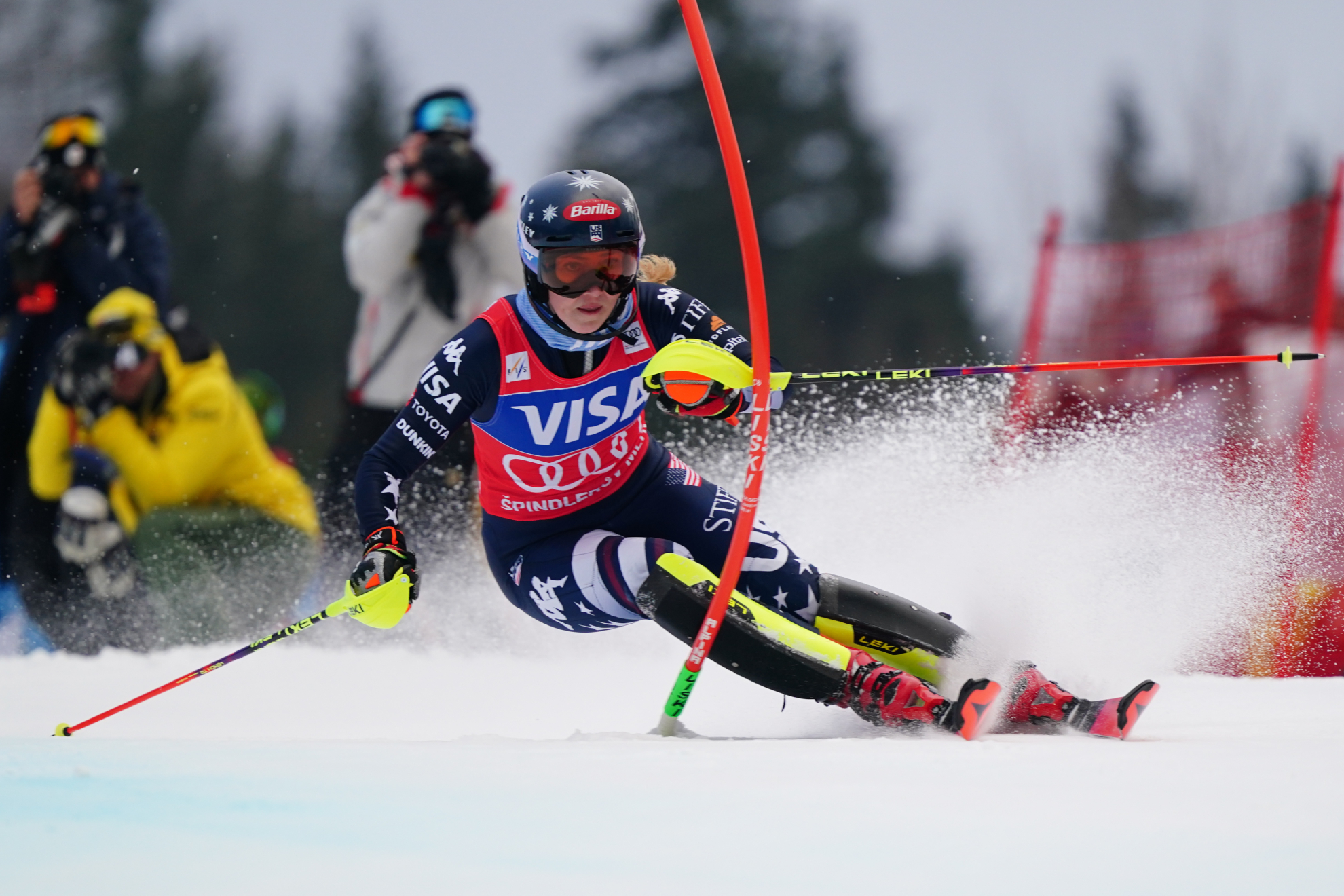 Shiffrin expands her legend and is the first with nine small globes