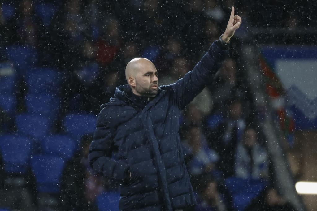 Claudio Giráldez, durante el partido de LaLiga disputado entre la Real Sociedad y el Celta de Vigo este domingo en el estadio de Anoeta de San Sebastián. EFE/Javier Etxezarreta