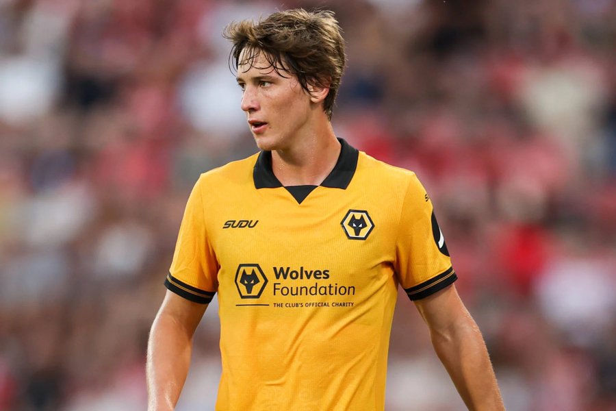 Fer López, con la casaca del Wolverhampton.