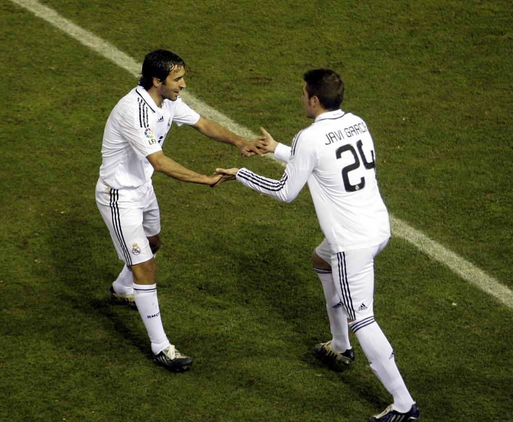 Javi García, relevando a Raúl.