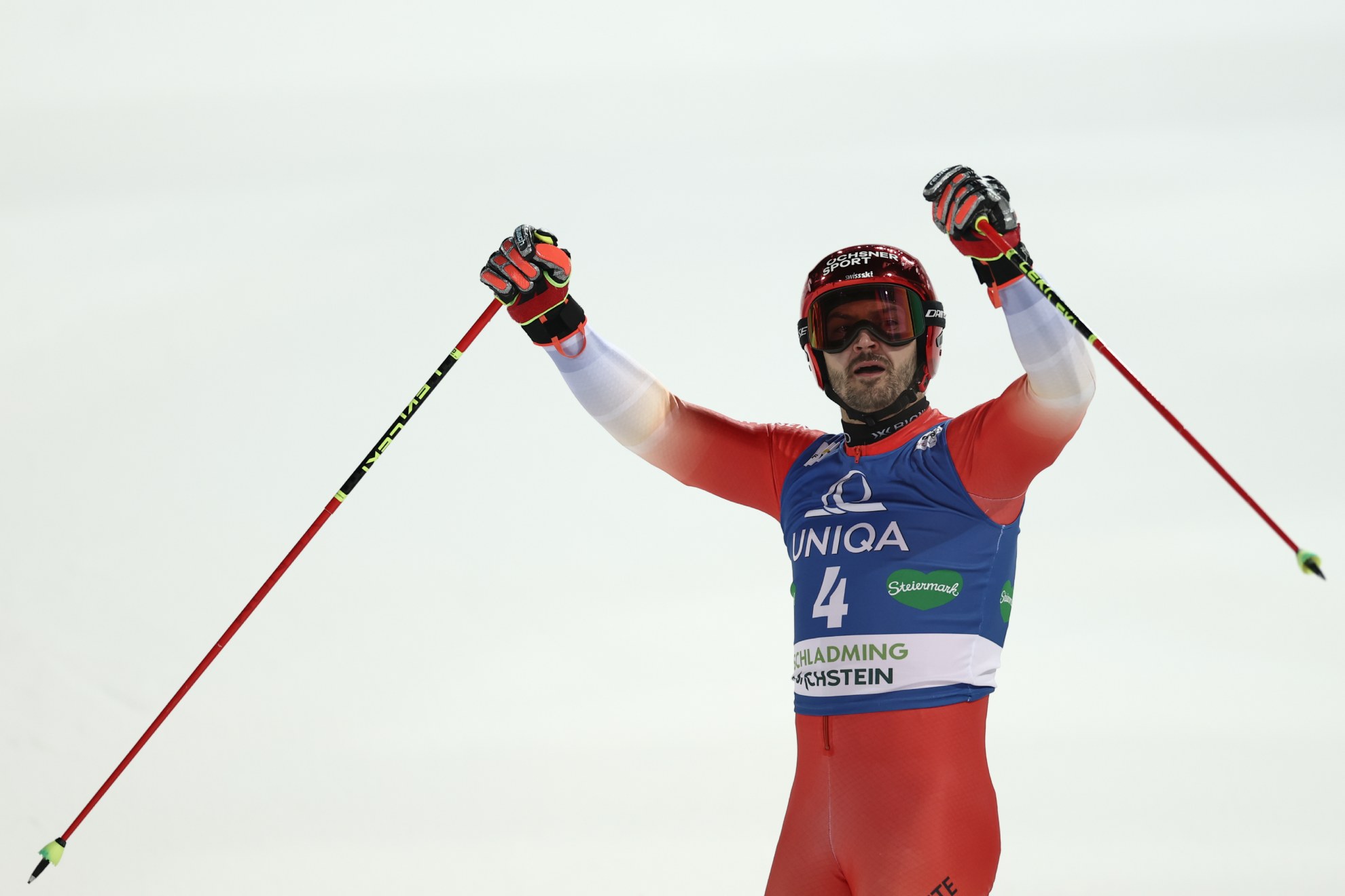 Löic Meillard celebra su victoria en el Gigante de Schladming.