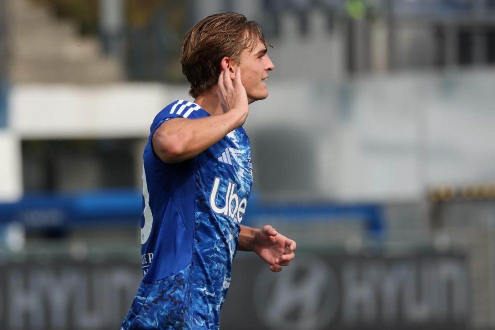 Nico Paz celebra un gol con el Como.