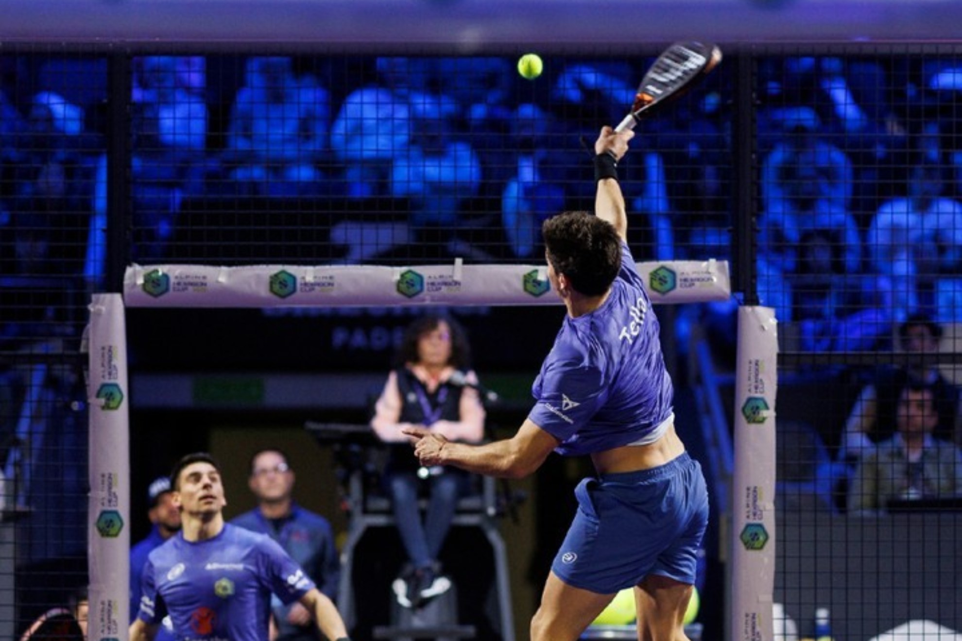 Juan Tello devolviendo un remate en la edición de 2025.