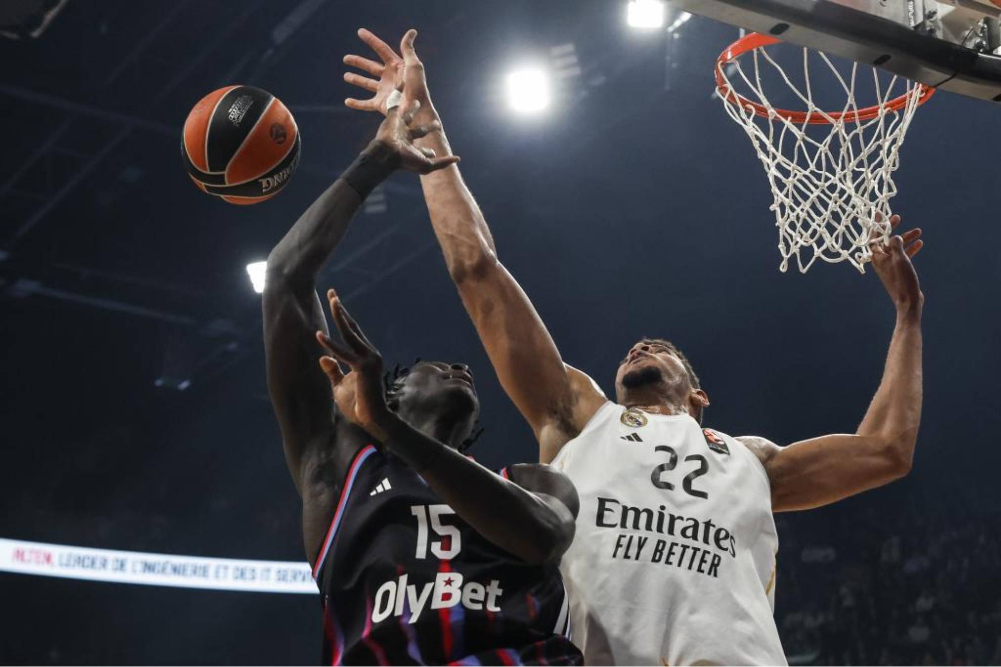 Faye intenta superar la oposición de Tavares.