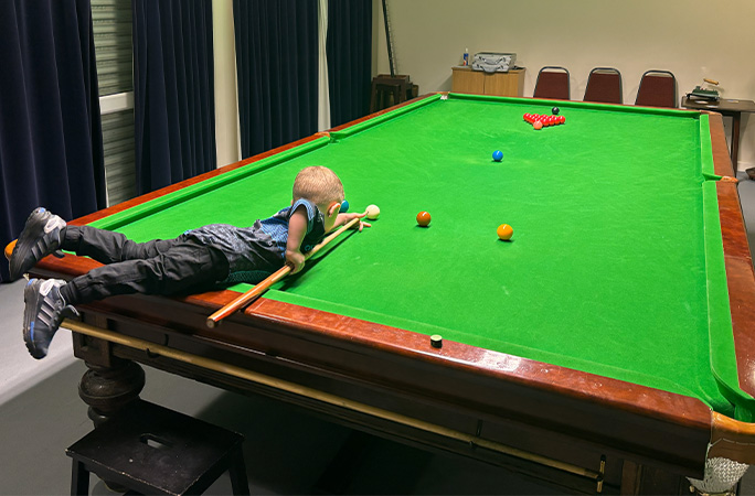 Jude Owens, un genio del snooker de 2 años, entra en el Guinness World Records