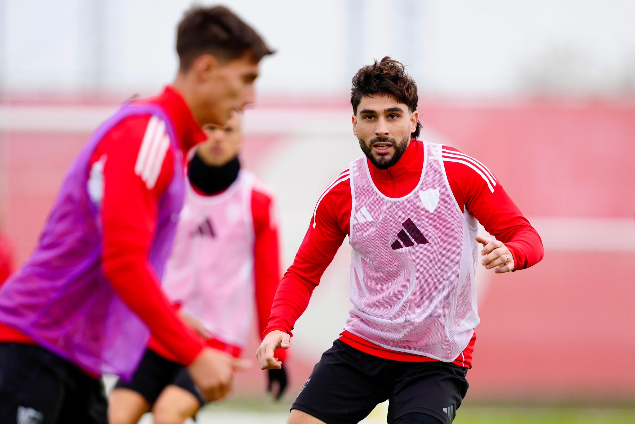 Neal Maupay, durante su primer entrenamiento con el Sevilla