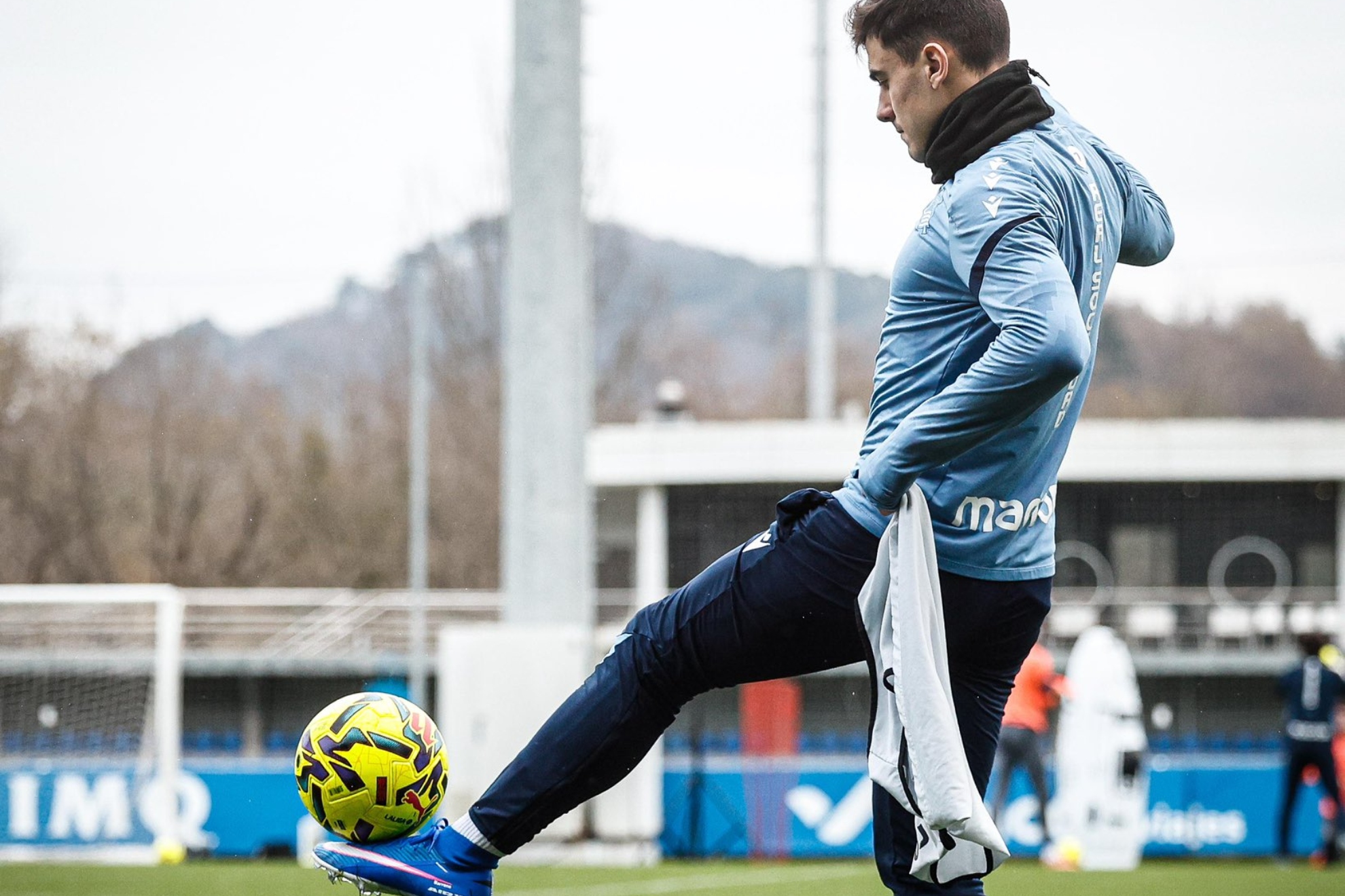 Ander Barrenetxea, en un entrenamiento con la Real en Zubieta.