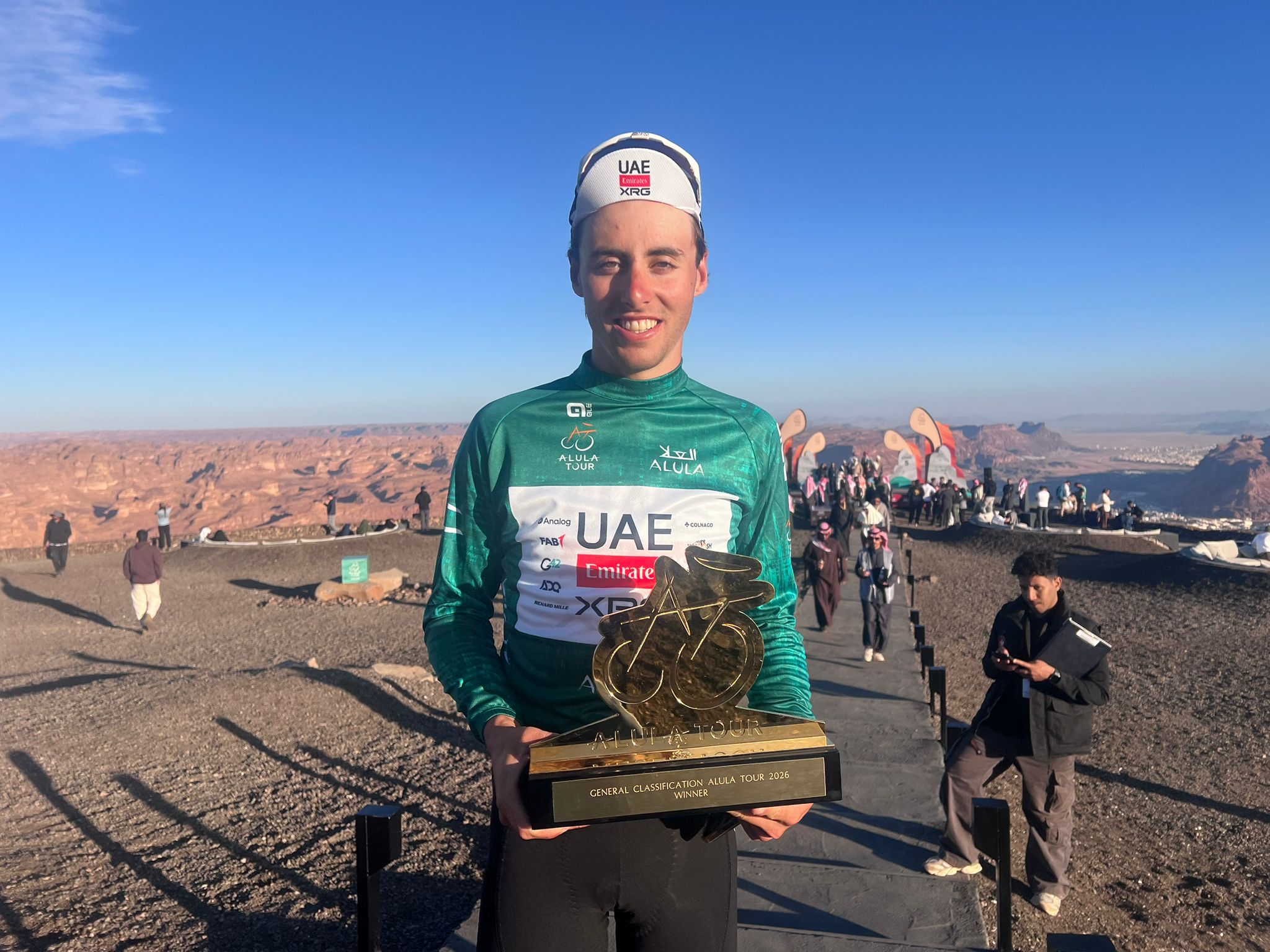 Christen, posando con el trofeo para MARCA.