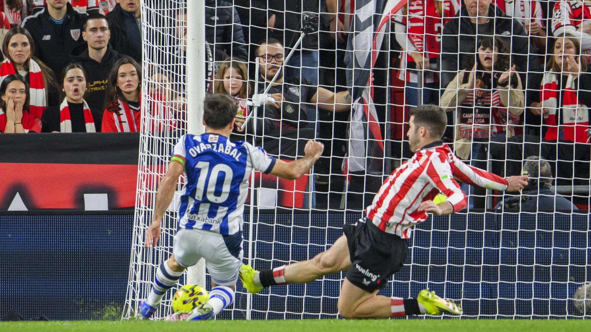 Areso salva una clara ocasión de Oyarzaba en el derbi liguerol