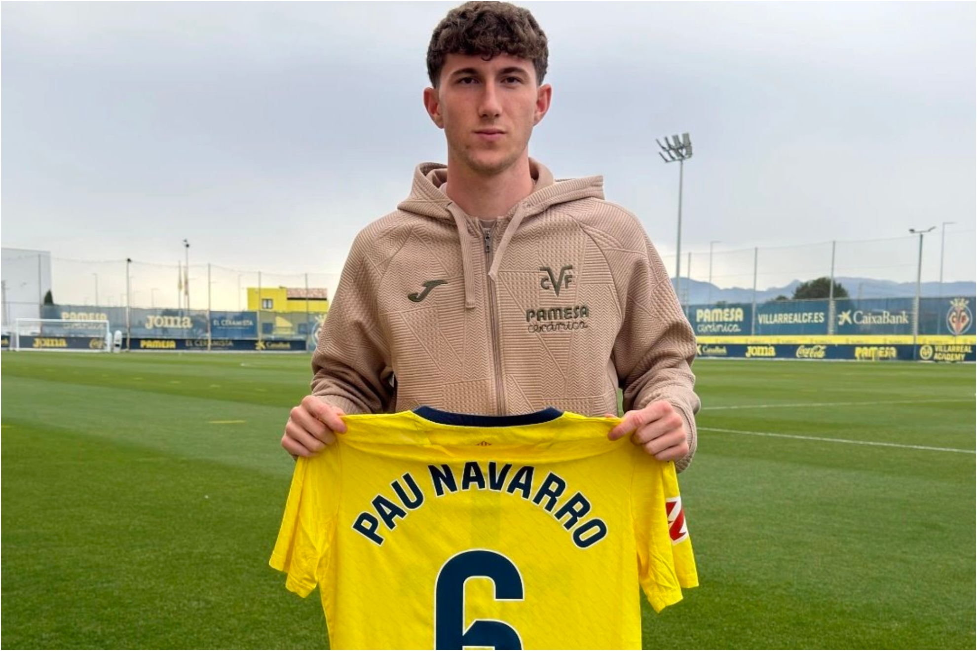 Pau Navarro, con el 6 del Villarreal a la espalda.