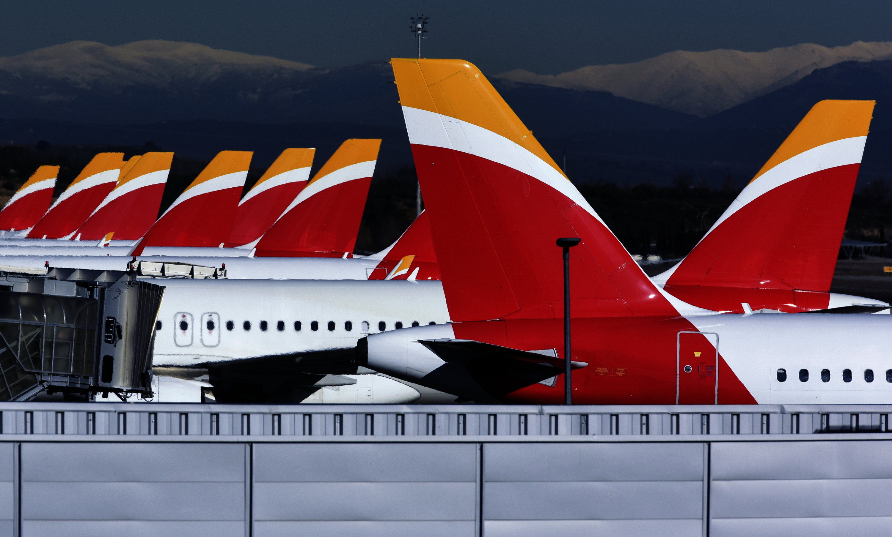 Iberia y los sindicatos cierran el acuerdo sobre el ERE que permitirá ...