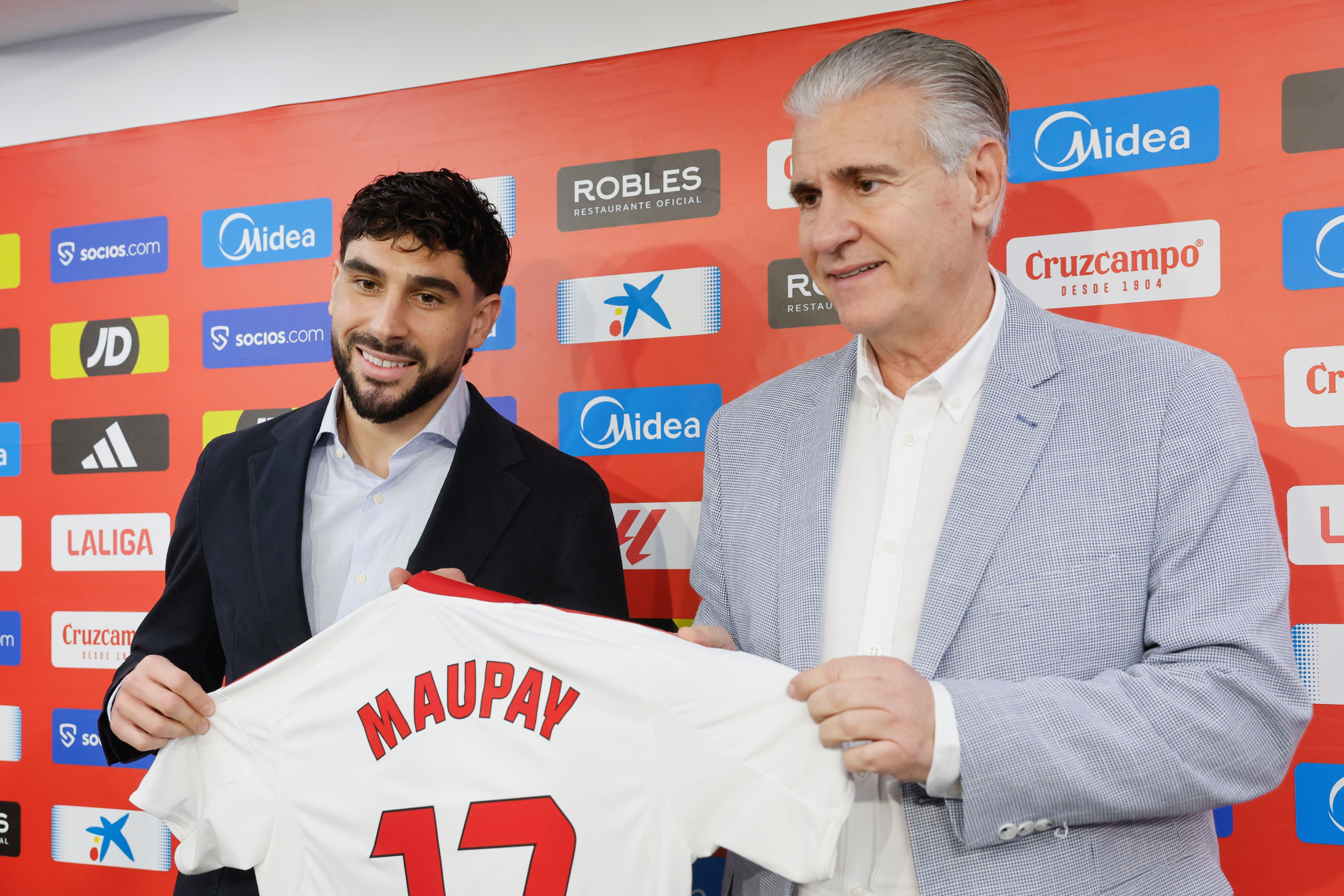 Cordón, durante la presentación de Maupay