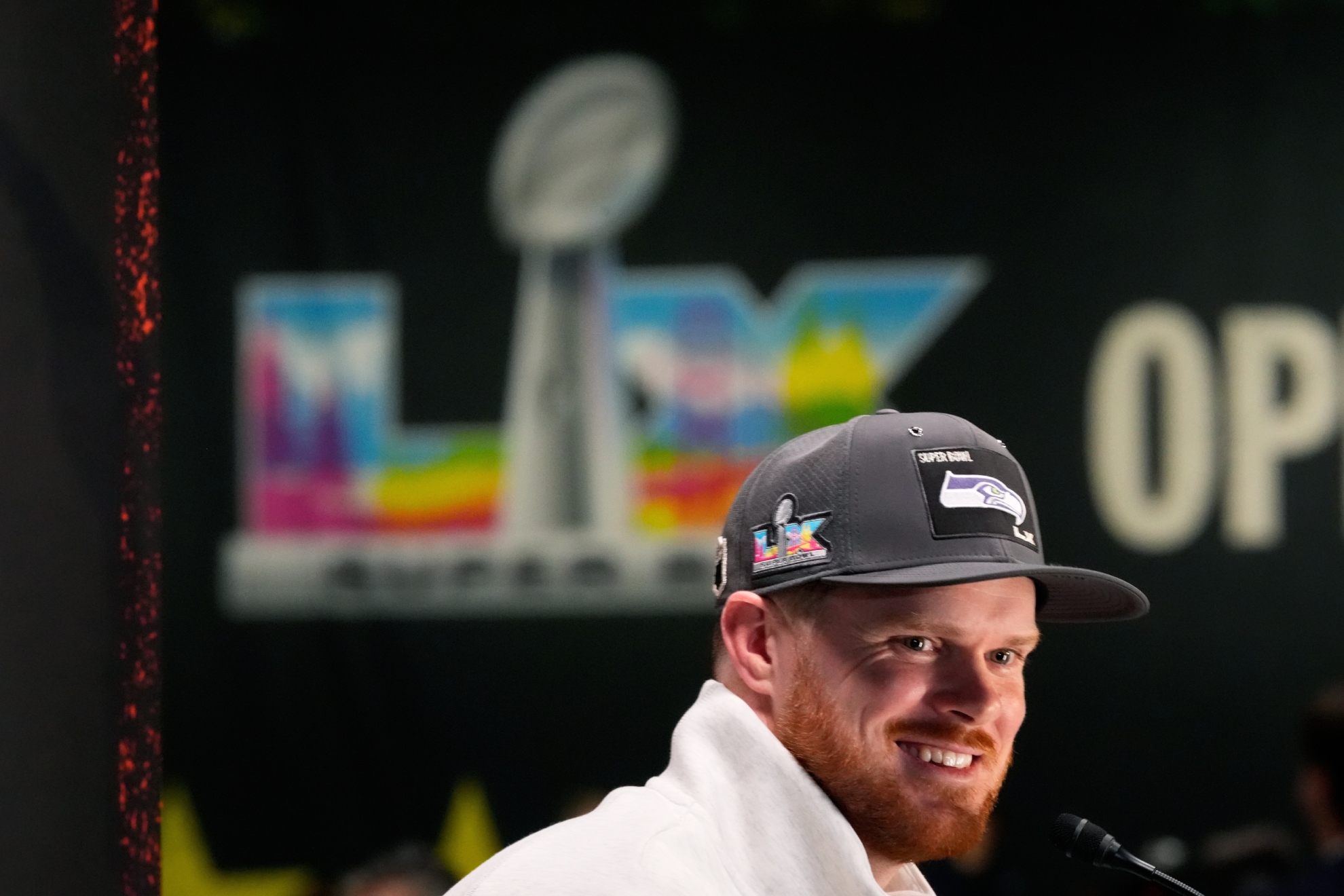 Sam Darnold, quaterback de los Seahawks, en su turno de atención de los medios.