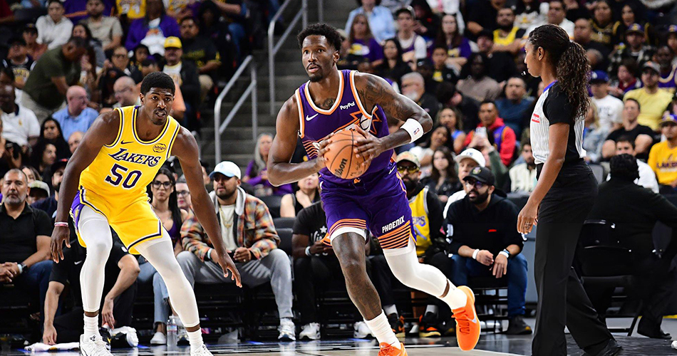 Nigel Hayes-Davis, en un partido con los Suns.