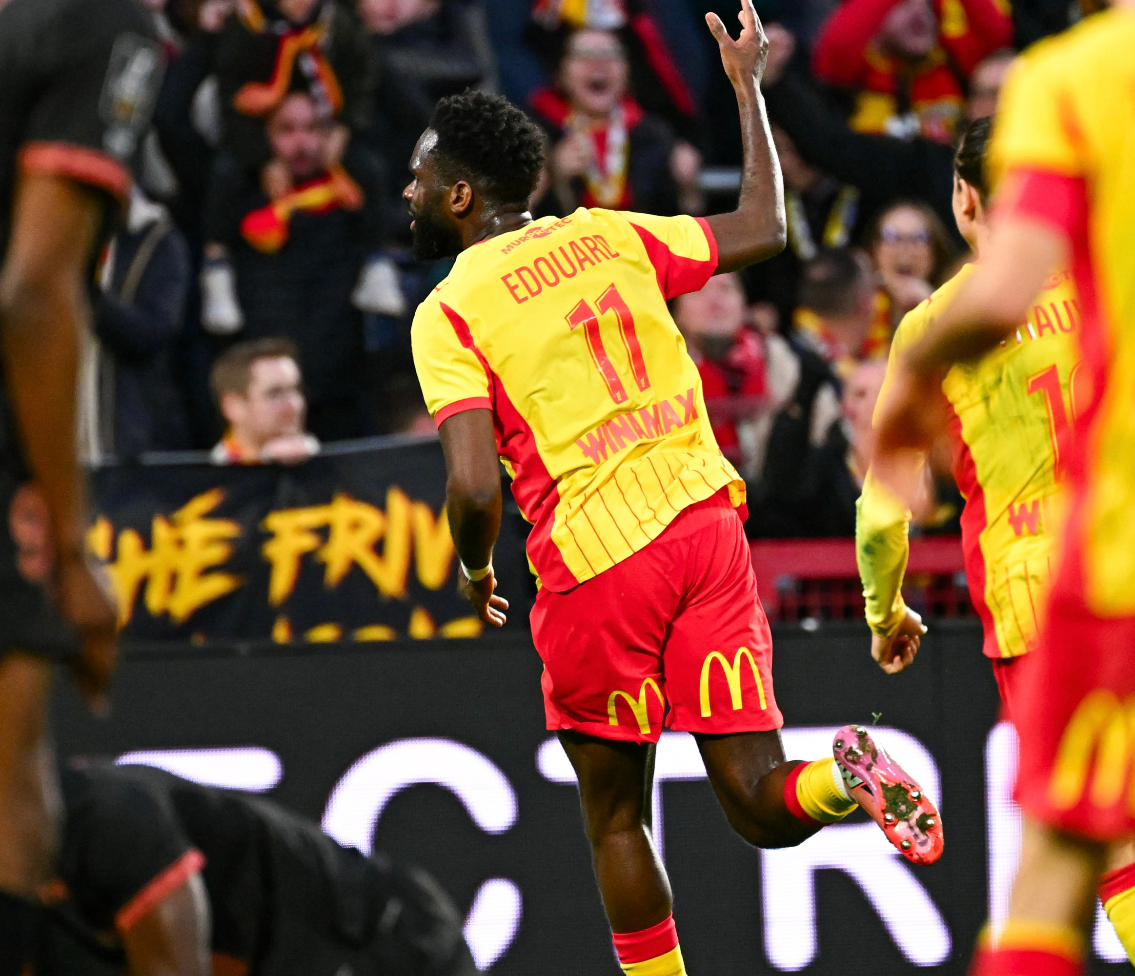 Edouard, celebrando el 1-0 que da el liderato al Lens