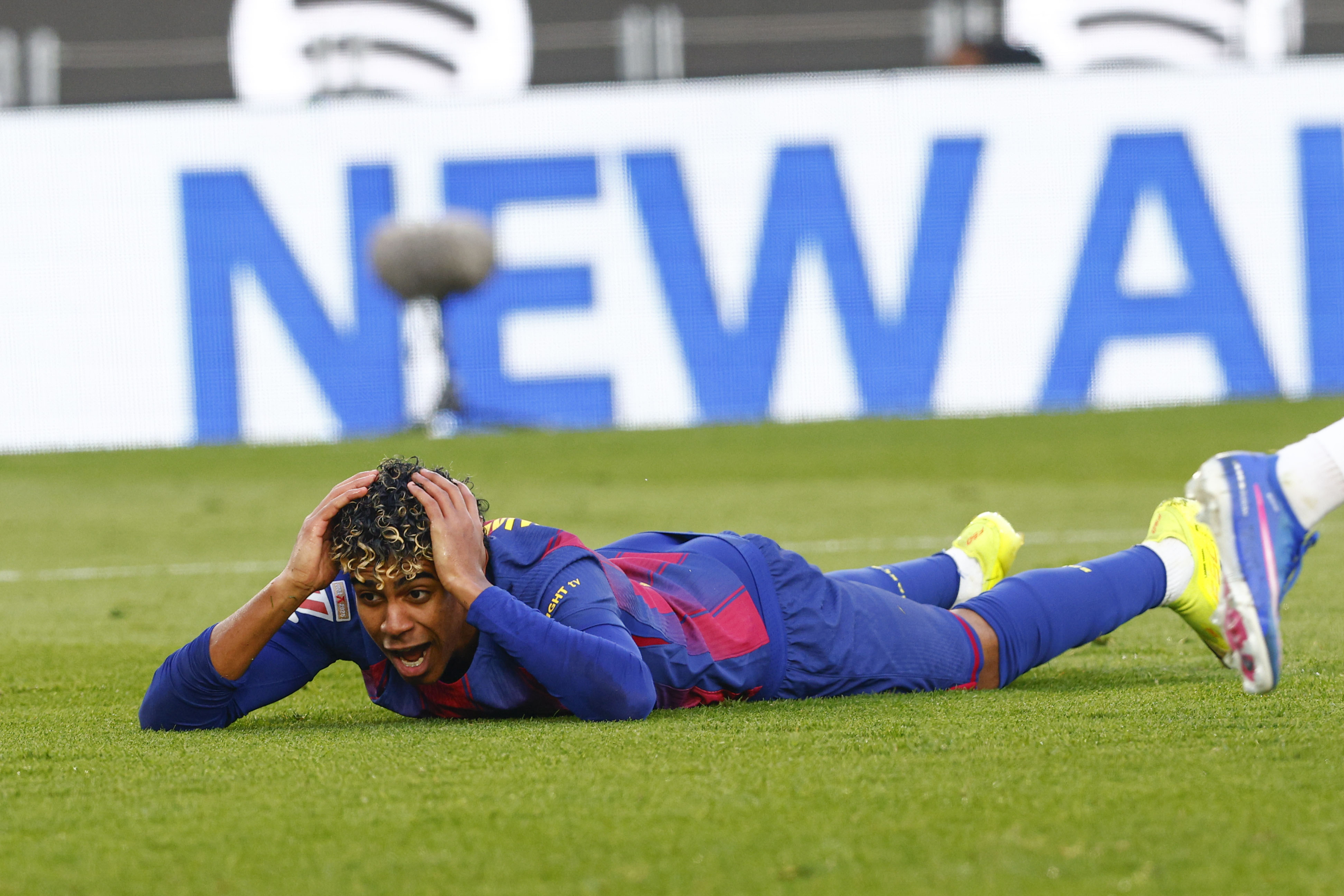 Lamine: "I do what any 18-year-old does"