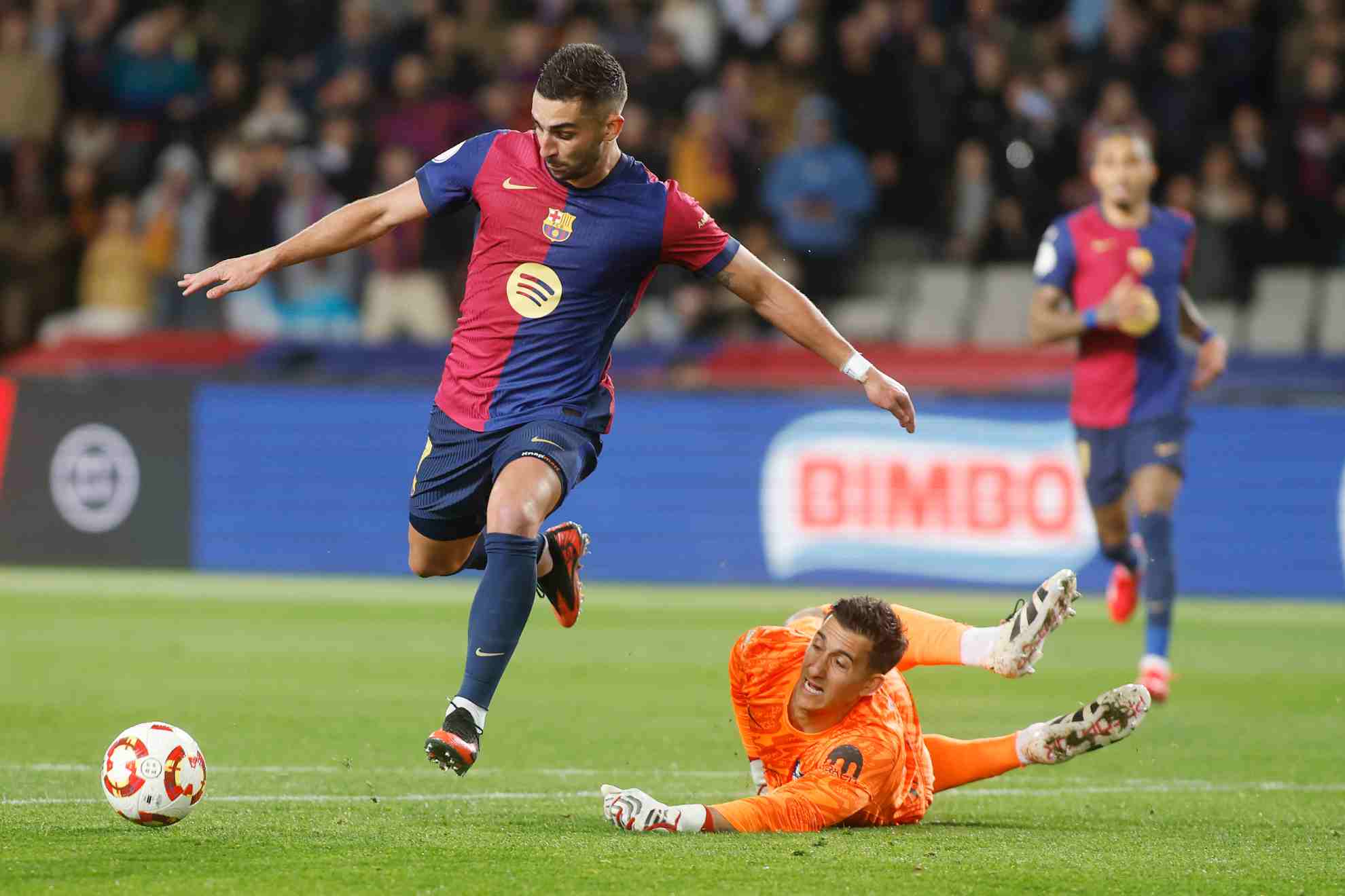 Ferran Torres ante Musso