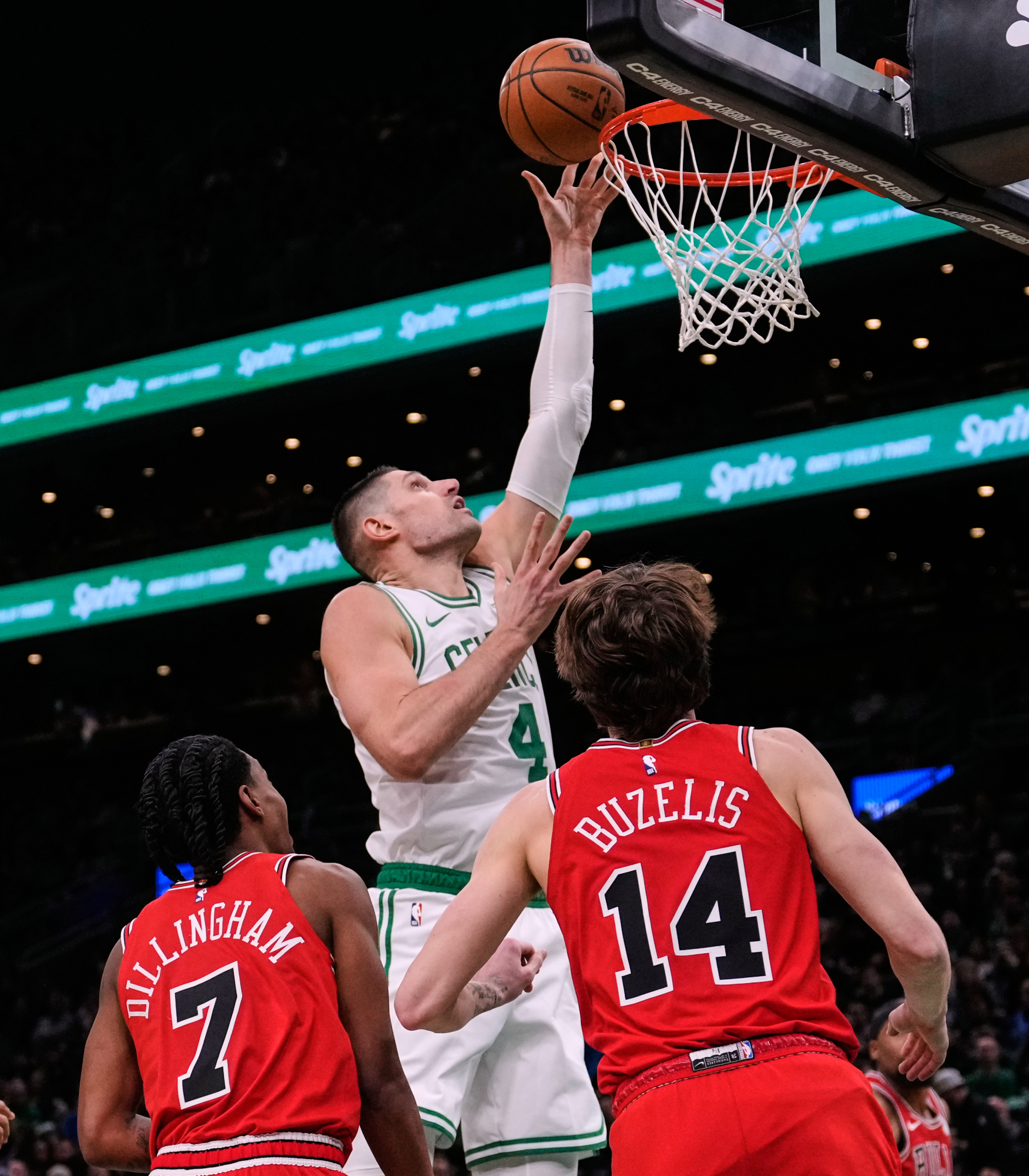 Los Celtics de Vucevic barren a los Bulls de Simons
