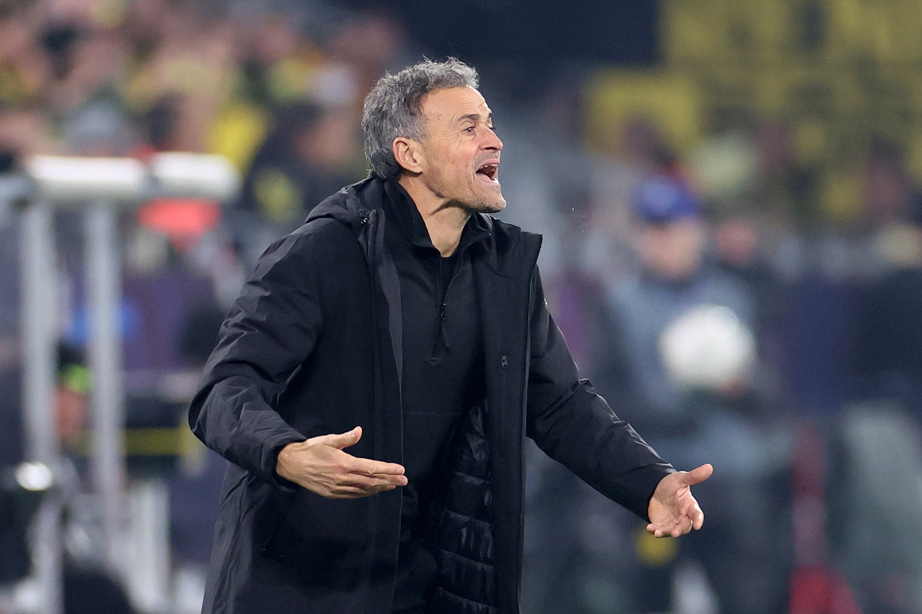 Luis Enrique dirige un partido del PSG