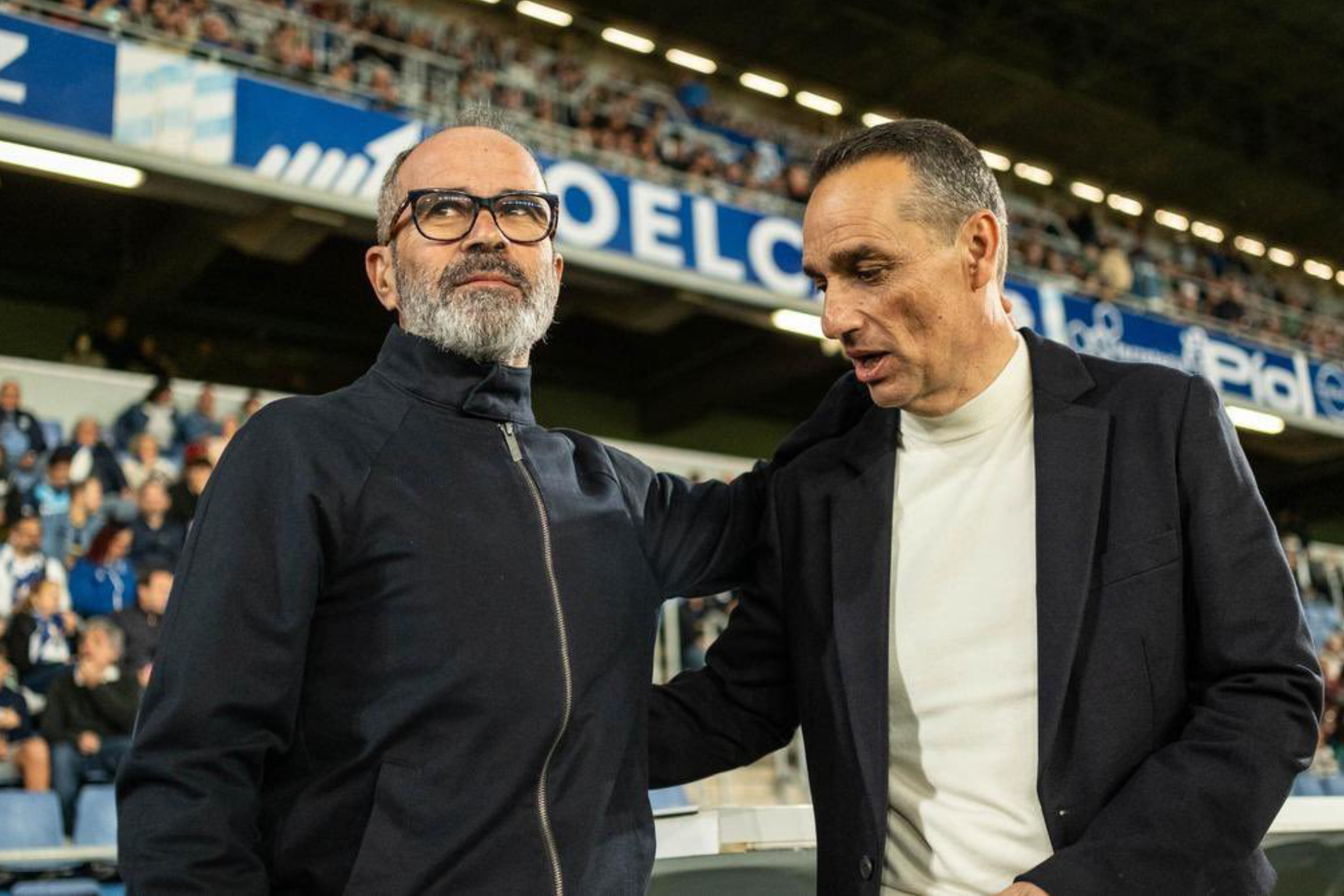 Álvaro Cervera saluda a José Luis Oltra durante el Tenerife-Eldense de la pasada temporada